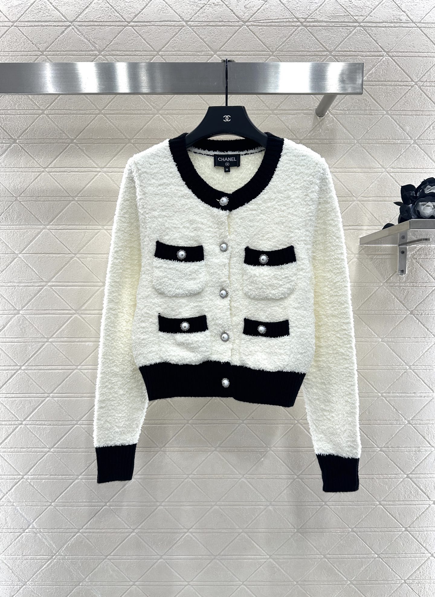 ♥Chane*♥2025新品上架 黑白撞色口袋针织开衫定制YB羊毛纱线织造，质感光泽，柔软亲肤，圆领针织