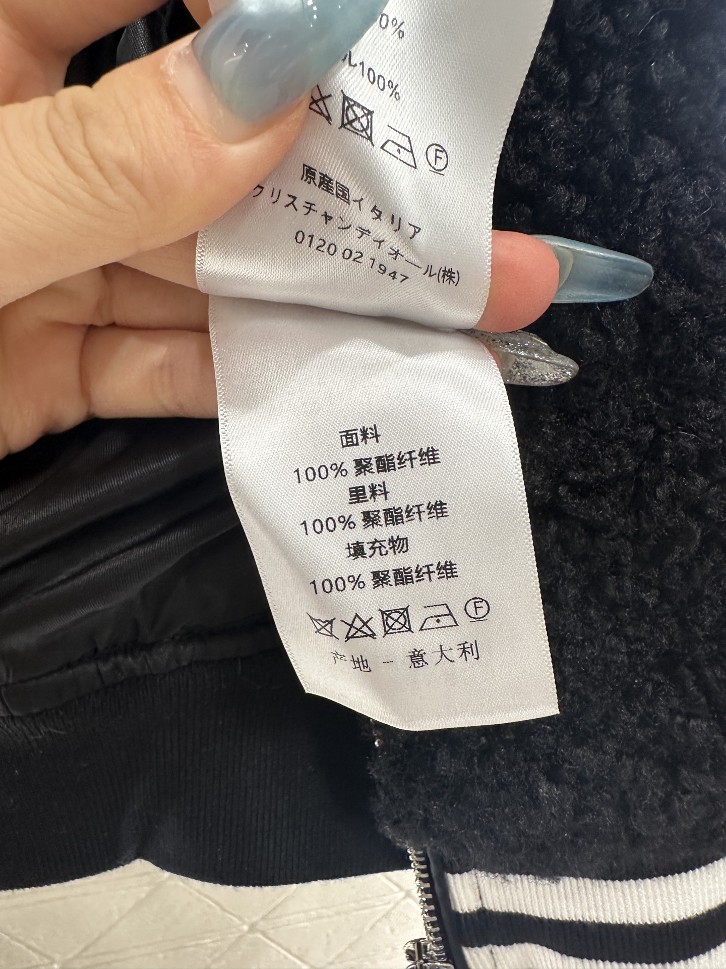 ♥Dio♥2025新品上架 泰迪毛绒棉服棒球外套肩胸躯干部分饰以泰迪毛绒材质，质感柔软舒适，两袖拼接防风