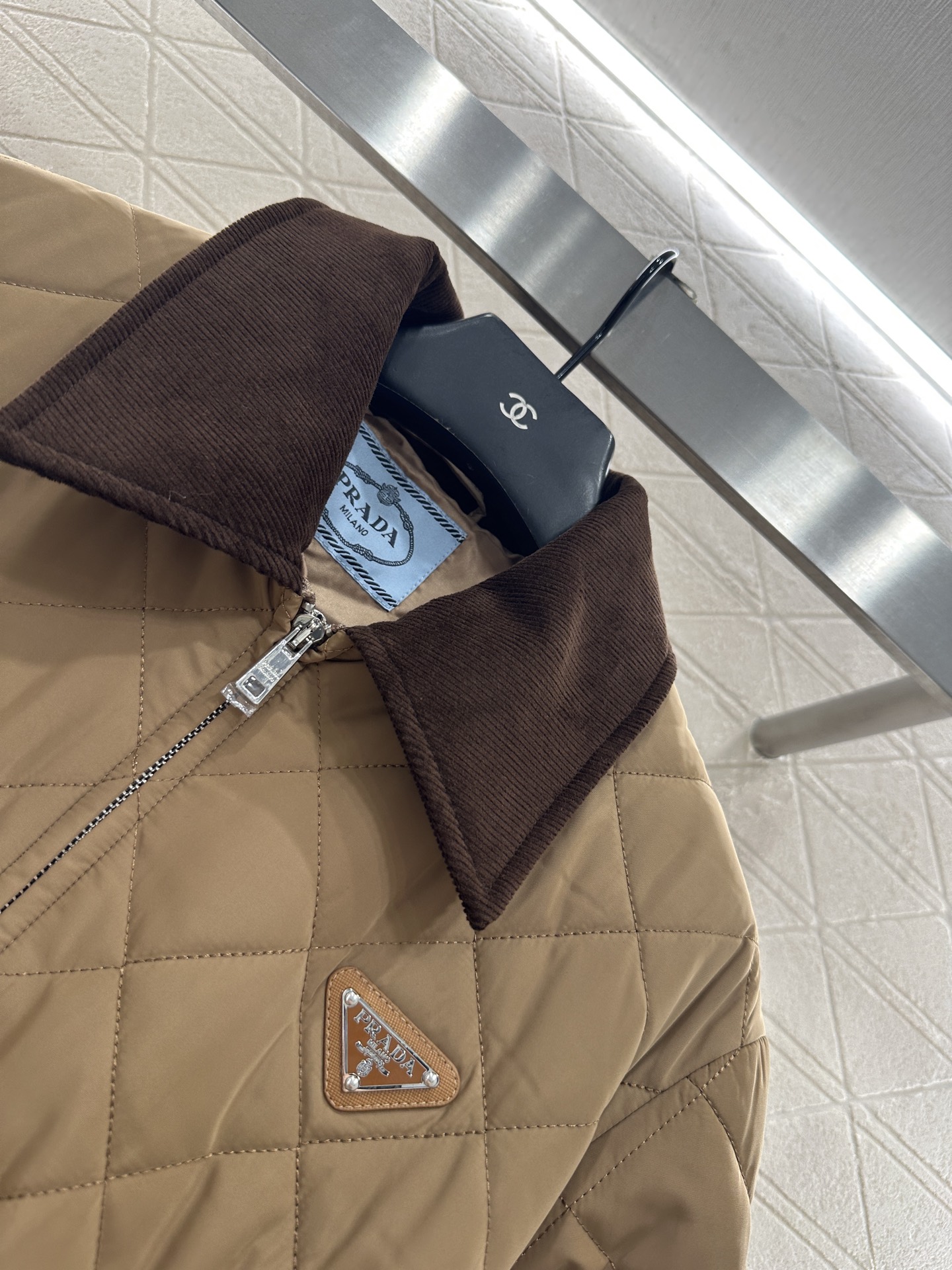 ♥Prad*♥2025新品上架 灯芯绒领拼接棉服外套定制YB防风防水尼龙材质，羽绒棉填充内里，整件轻盈保