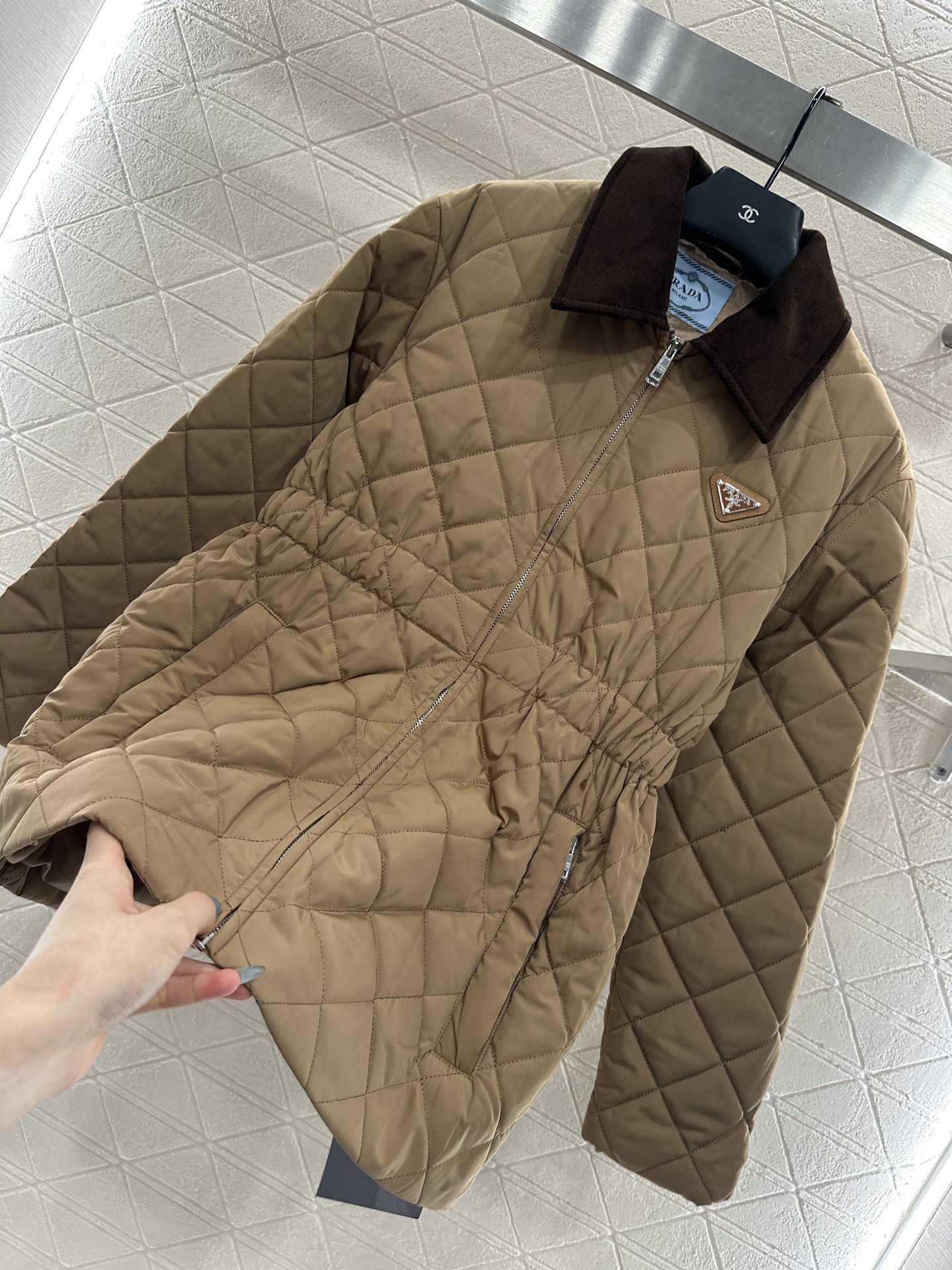 ♥Prad*♥2025新品上架 灯芯绒领拼接棉服外套定制YB防风防水尼龙材质，羽绒棉填充内里，整件轻盈保