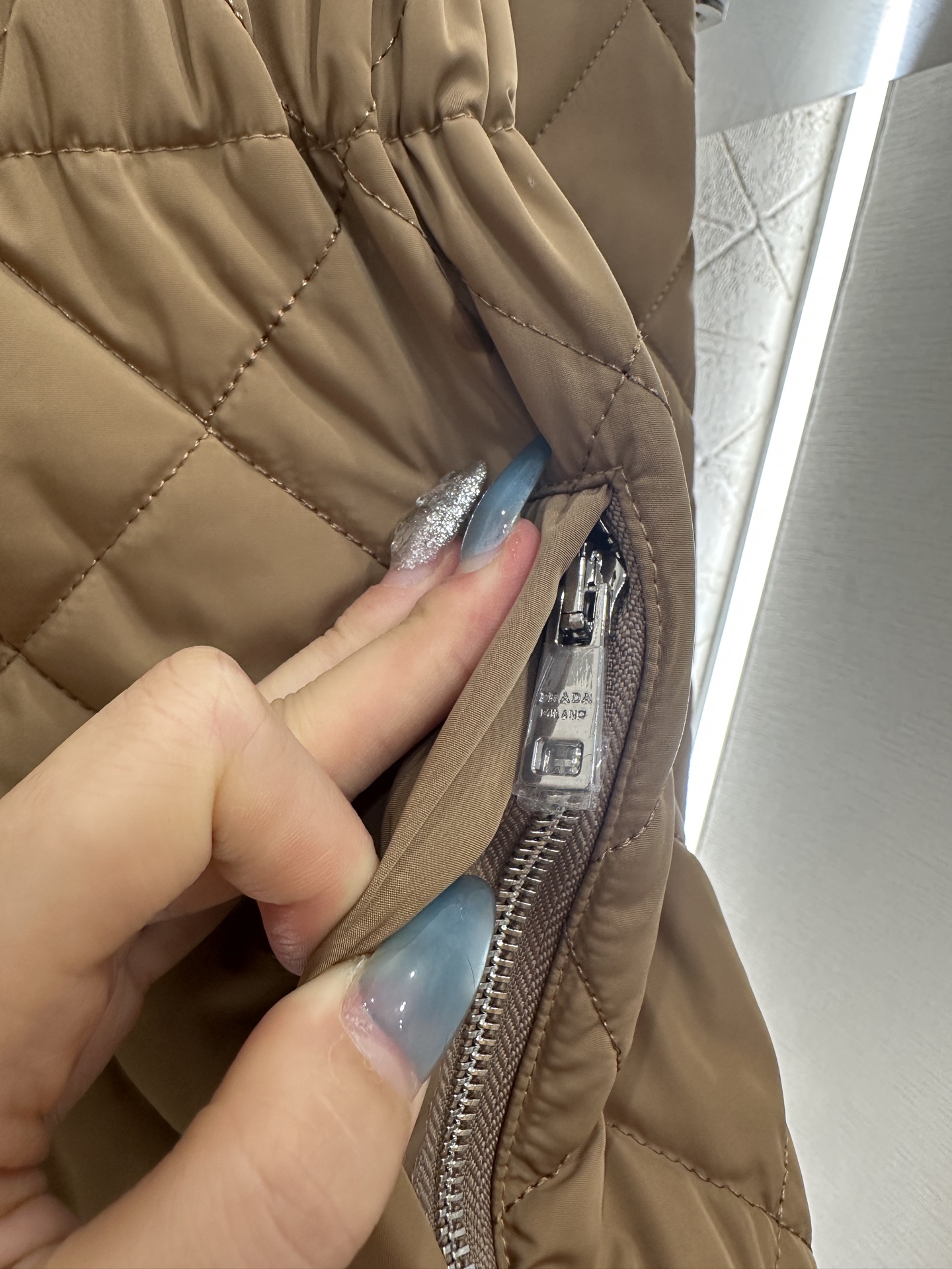 ♥Prad*♥2025新品上架 灯芯绒领拼接棉服外套定制YB防风防水尼龙材质，羽绒棉填充内里，整件轻盈保