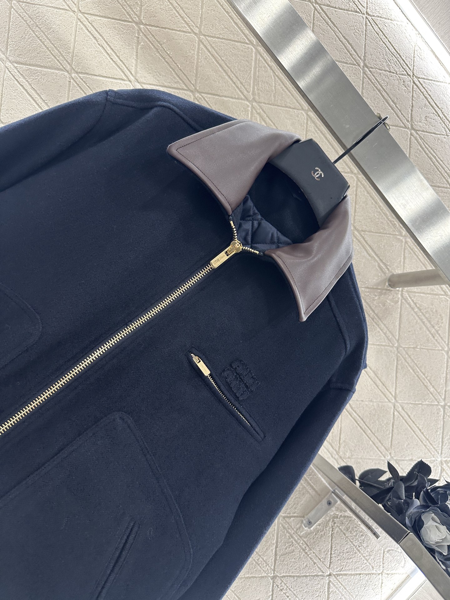 ♥Miumi*♥2025新品上架 真皮领绒毛呢棉服外套定制YB进口羊毛呢材质，羽绒棉填充整件轻盈保暖，真