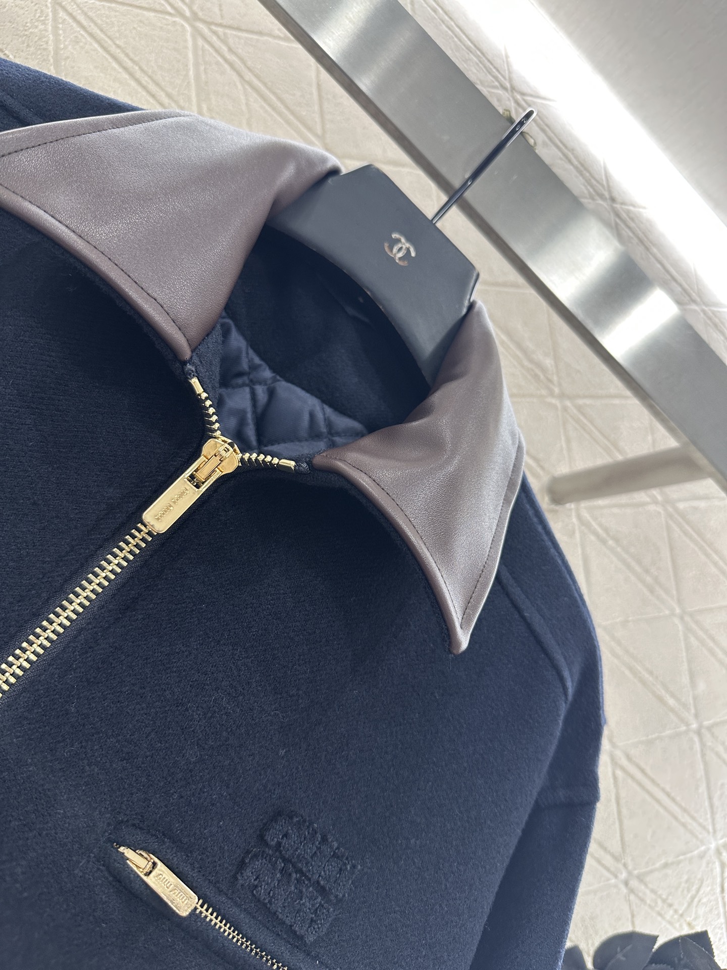 ♥Miumi*♥2025新品上架 真皮领绒毛呢棉服外套定制YB进口羊毛呢材质，羽绒棉填充整件轻盈保暖，真