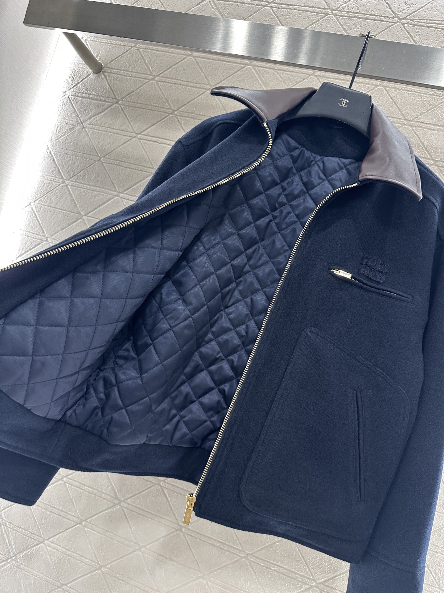 ♥Miumi*♥2025新品上架 真皮领绒毛呢棉服外套定制YB进口羊毛呢材质，羽绒棉填充整件轻盈保暖，真