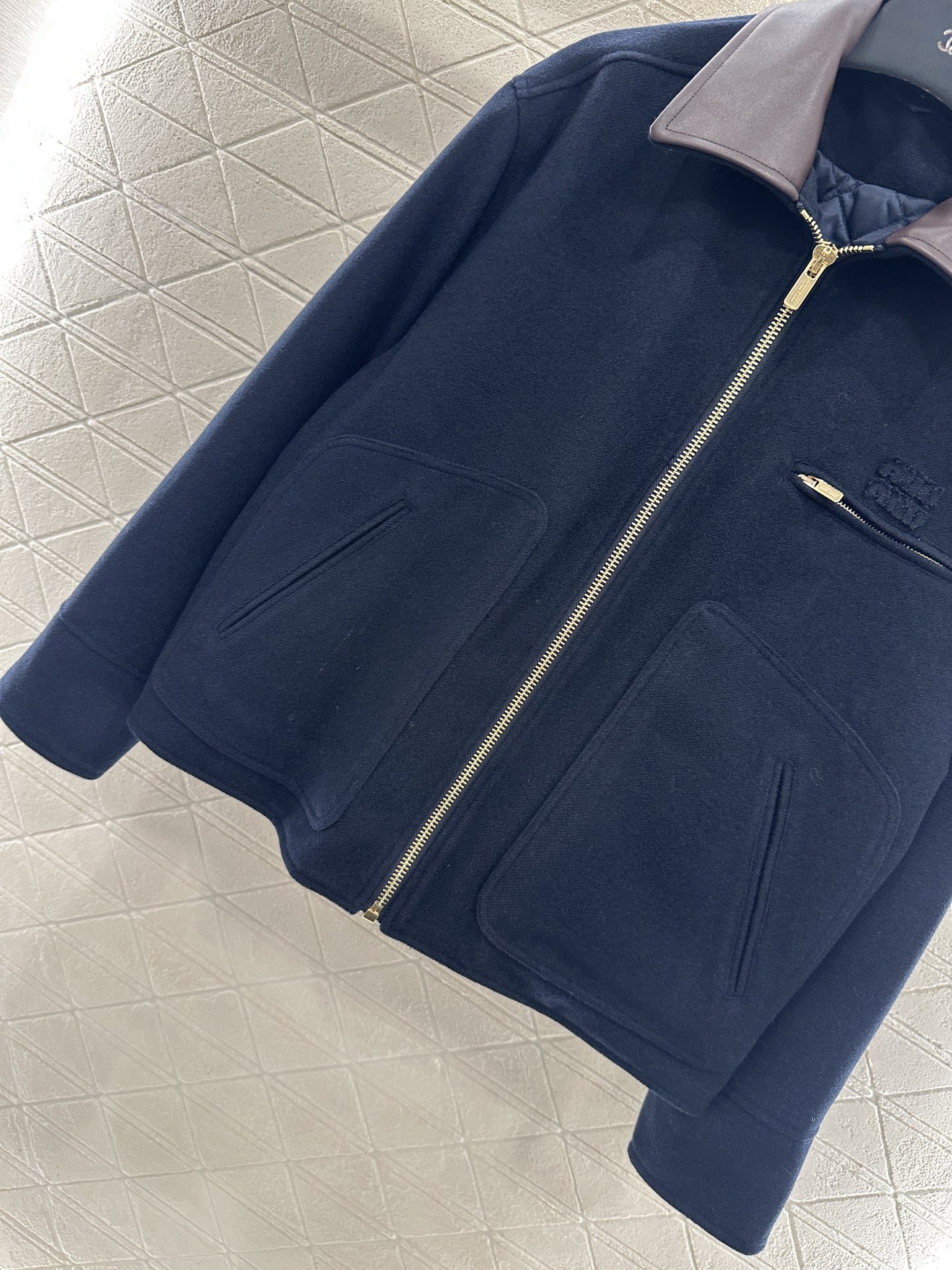 ♥Miumi*♥2025新品上架 真皮领绒毛呢棉服外套定制YB进口羊毛呢材质，羽绒棉填充整件轻盈保暖，真