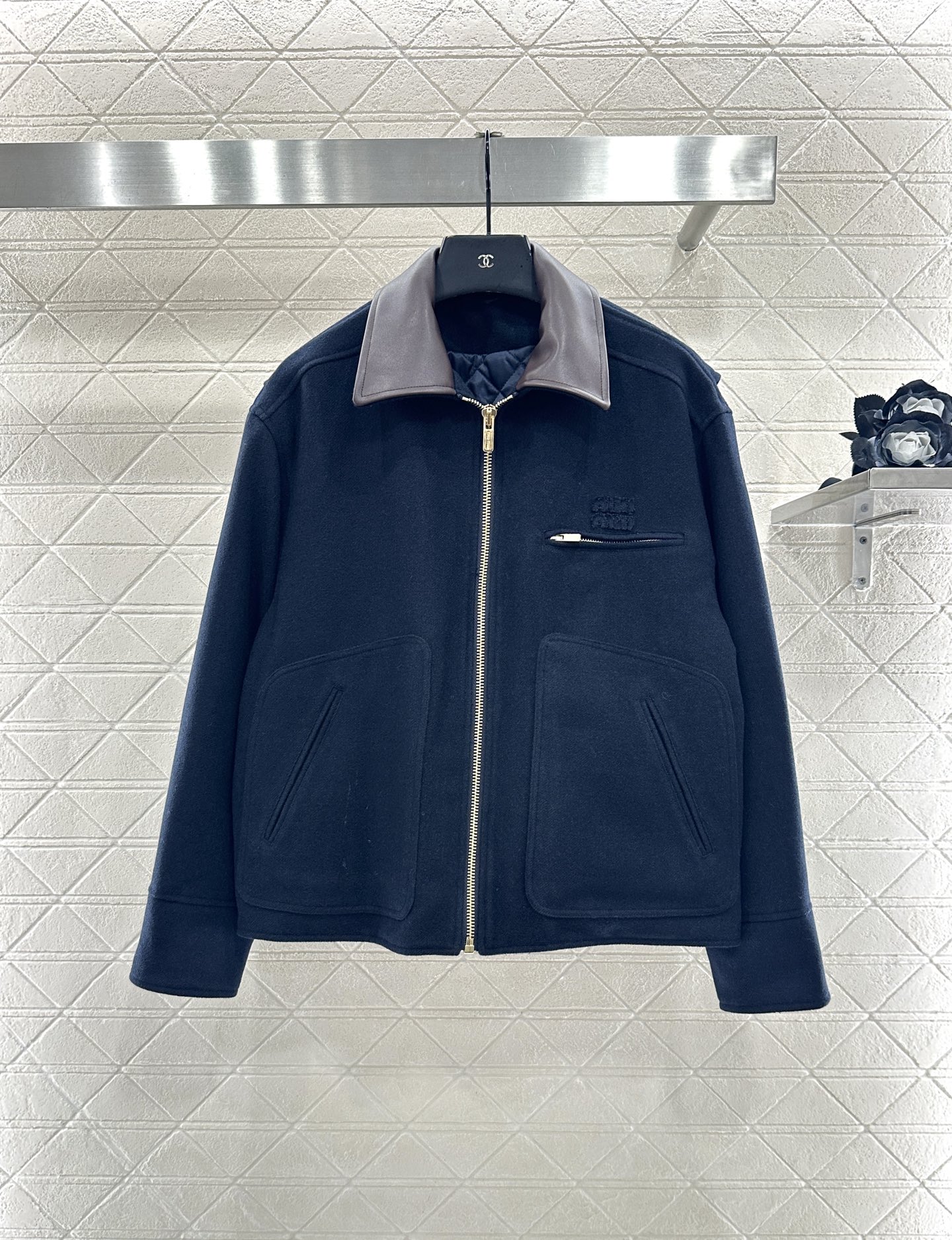 ♥Miumi*♥2025新品上架 真皮领绒毛呢棉服外套定制YB进口羊毛呢材质，羽绒棉填充整件轻盈保暖，真