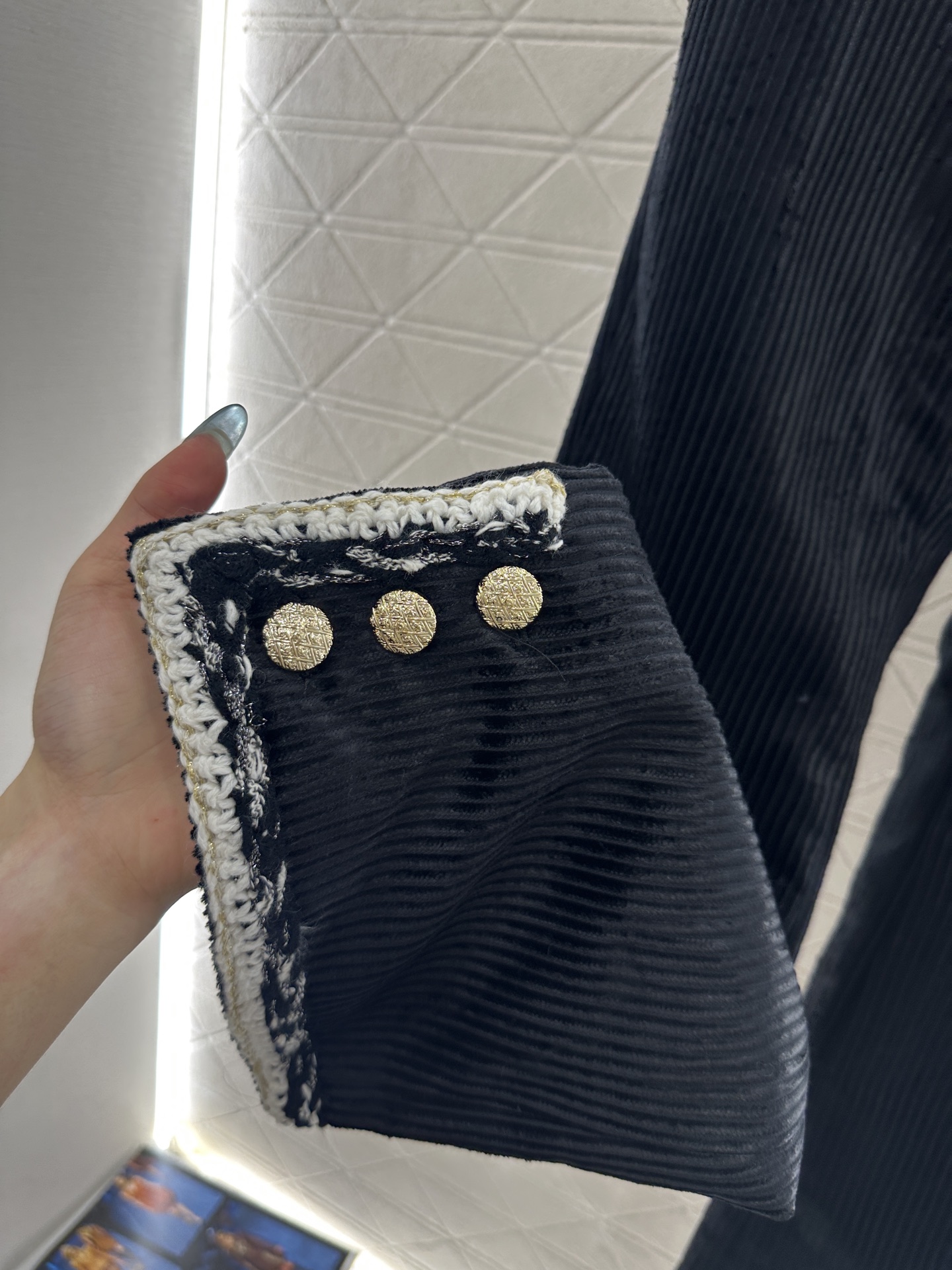 ♥Chane*♥2025新品上架 灯芯绒捆边开衩微喇长裤定制YB灯芯绒材质，质感挺括，穿搭有型，弹力微喇