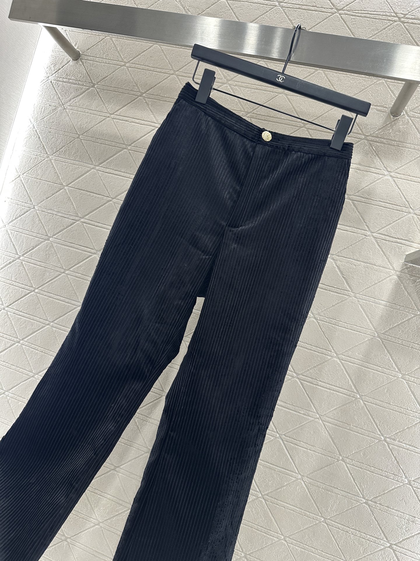 ♥Chane*♥2025新品上架 灯芯绒捆边开衩微喇长裤定制YB灯芯绒材质，质感挺括，穿搭有型，弹力微喇