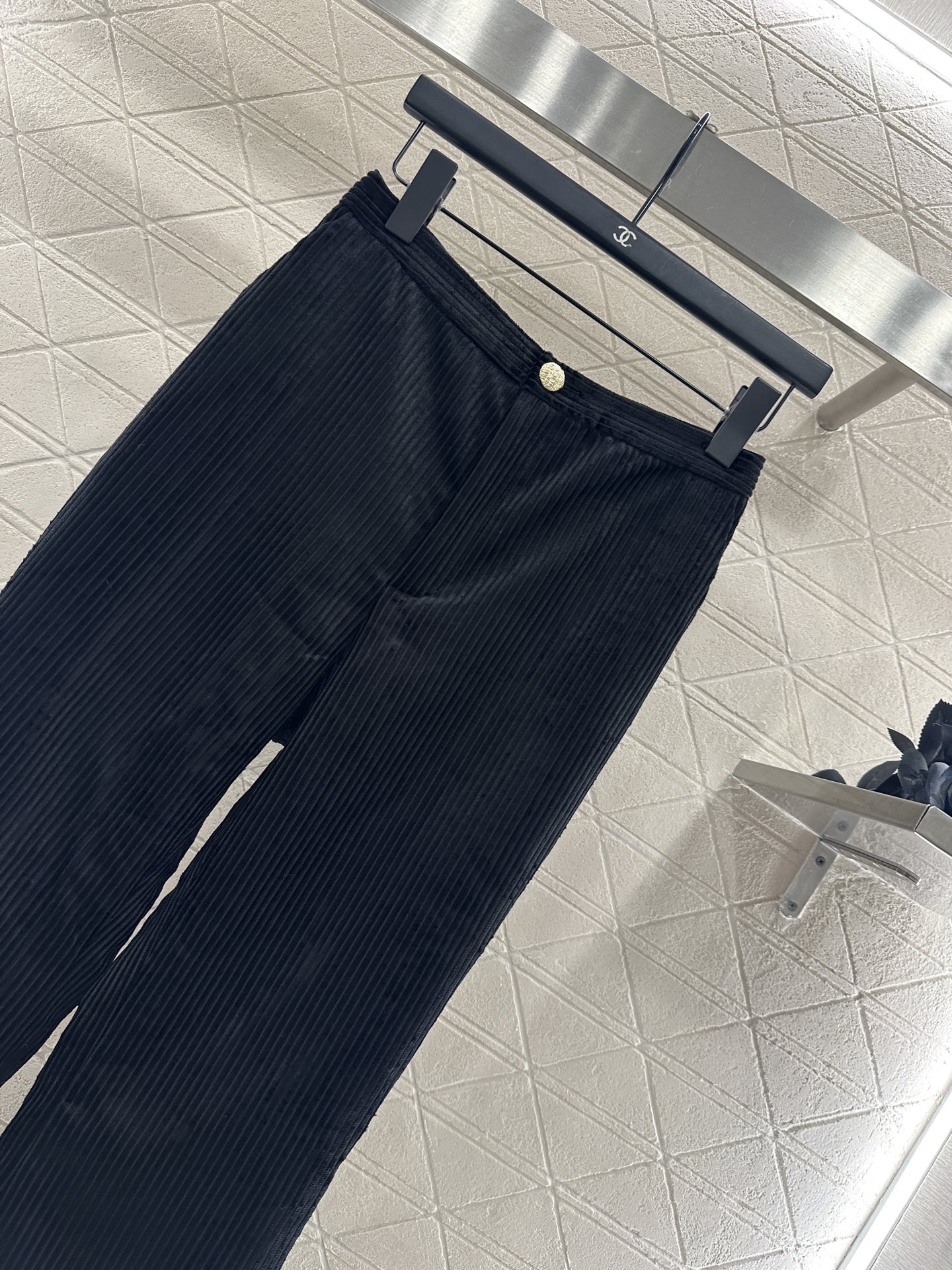 ♥Chane*♥2025新品上架 灯芯绒捆边开衩微喇长裤定制YB灯芯绒材质，质感挺括，穿搭有型，弹力微喇