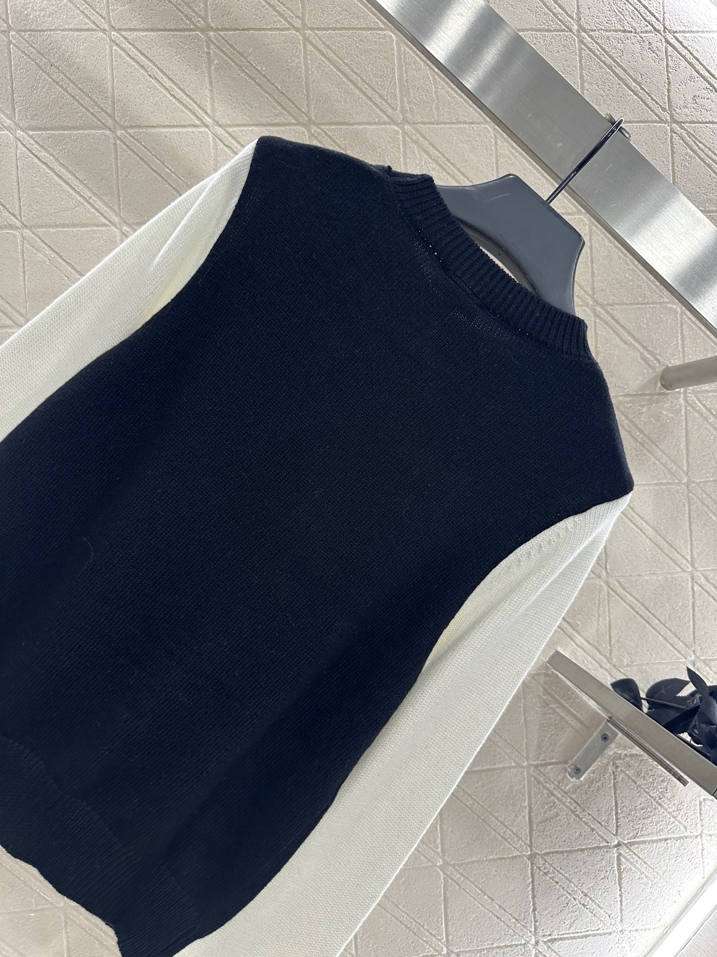 ♥Chane*♥2025新品上架圆领插肩蝴蝶结字母针织长袖定制YB羊毛纱线材质，亲肤柔软透气舒适，质感十