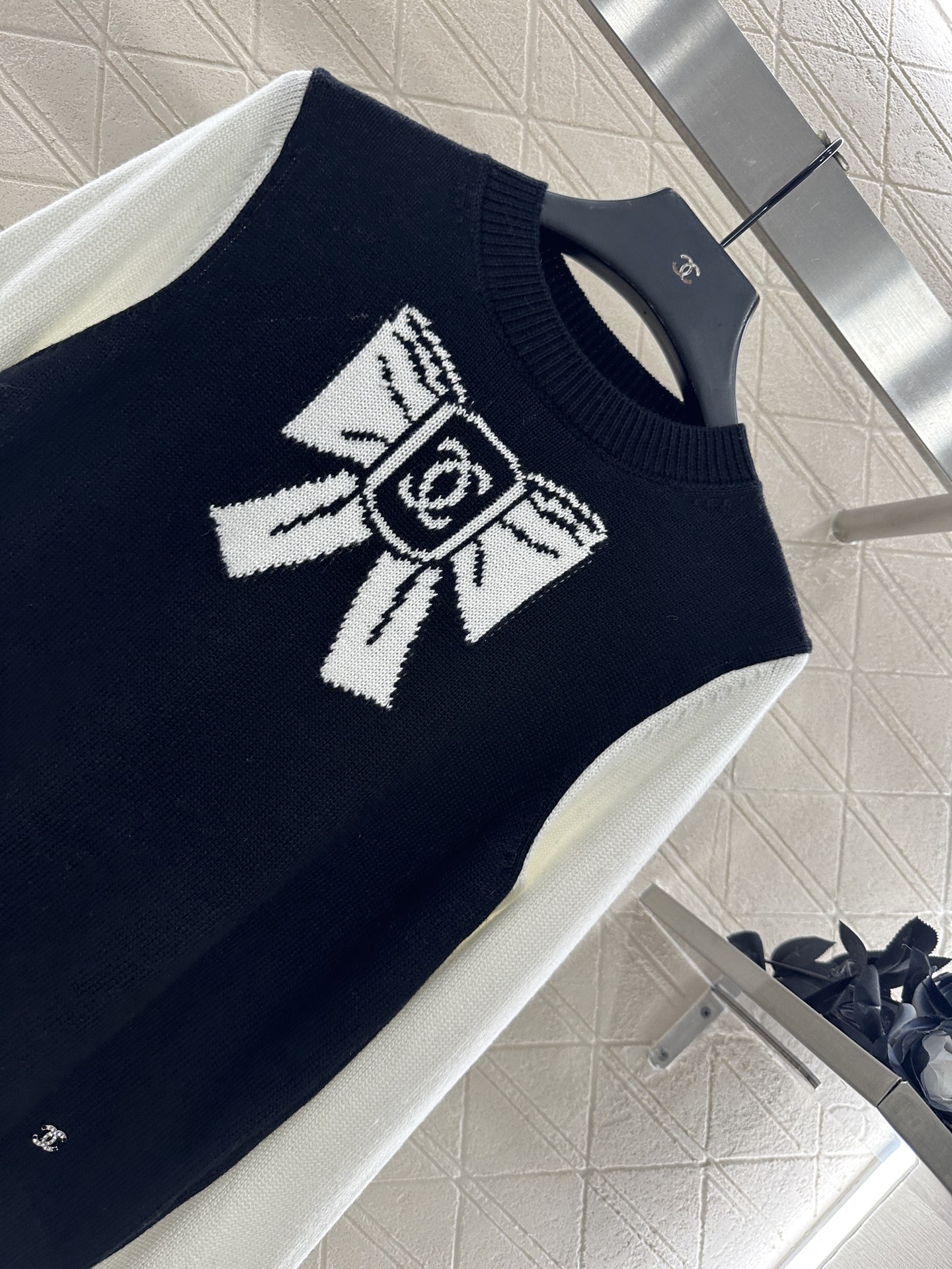 ♥Chane*♥2025新品上架圆领插肩蝴蝶结字母针织长袖定制YB羊毛纱线材质，亲肤柔软透气舒适，质感十