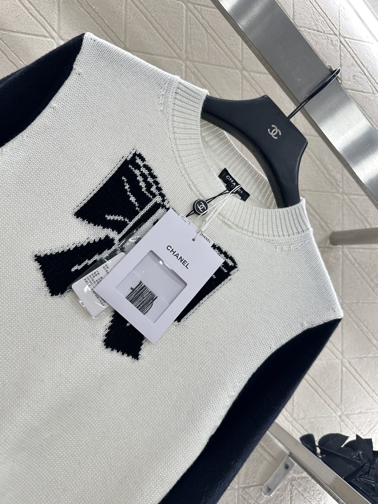 ♥Chane*♥2025新品上架圆领插肩蝴蝶结字母针织长袖定制YB羊毛纱线材质，亲肤柔软透气舒适，质感十