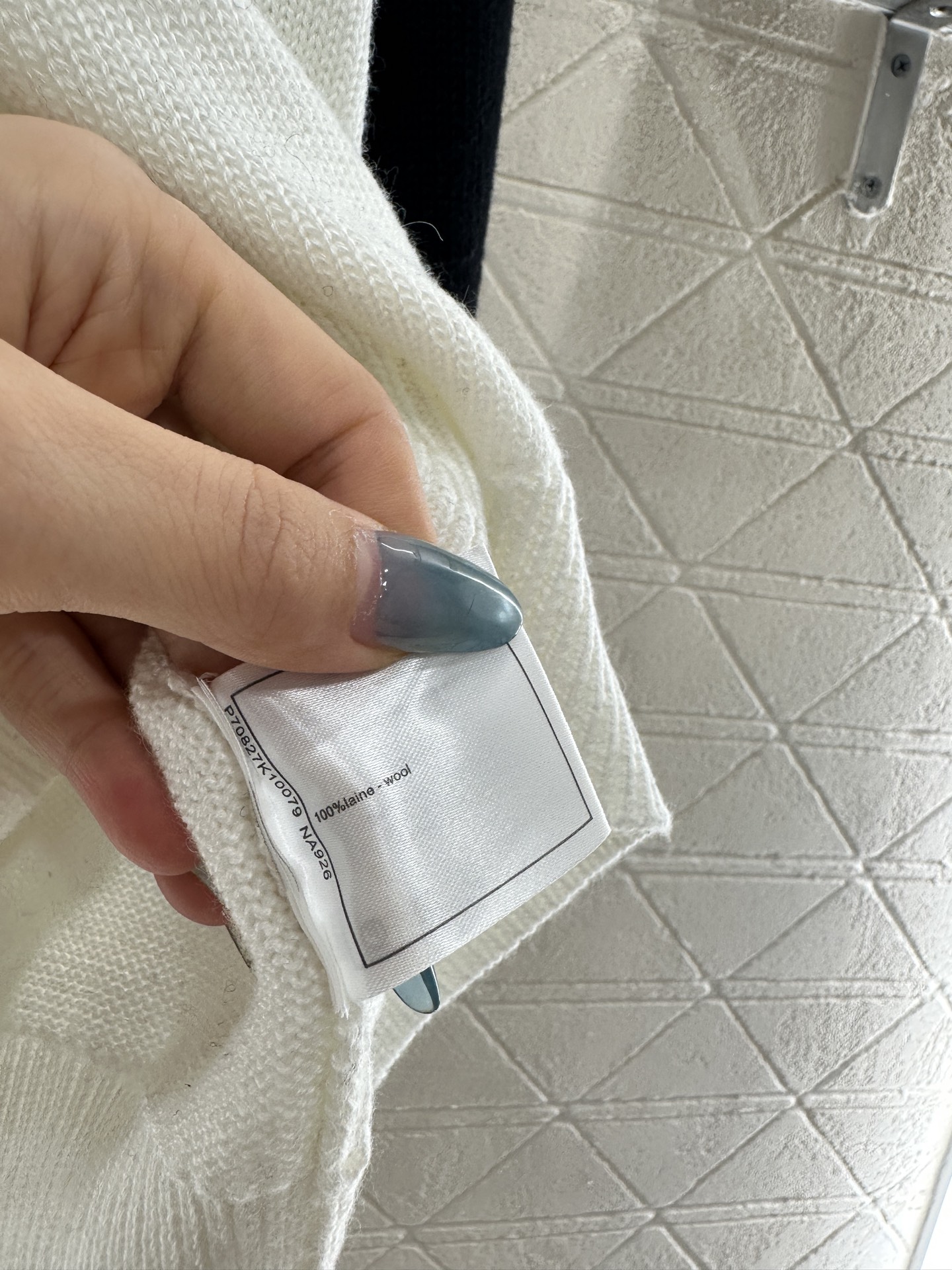 ♥Chane*♥2025新品上架圆领插肩蝴蝶结字母针织长袖定制YB羊毛纱线材质，亲肤柔软透气舒适，质感十