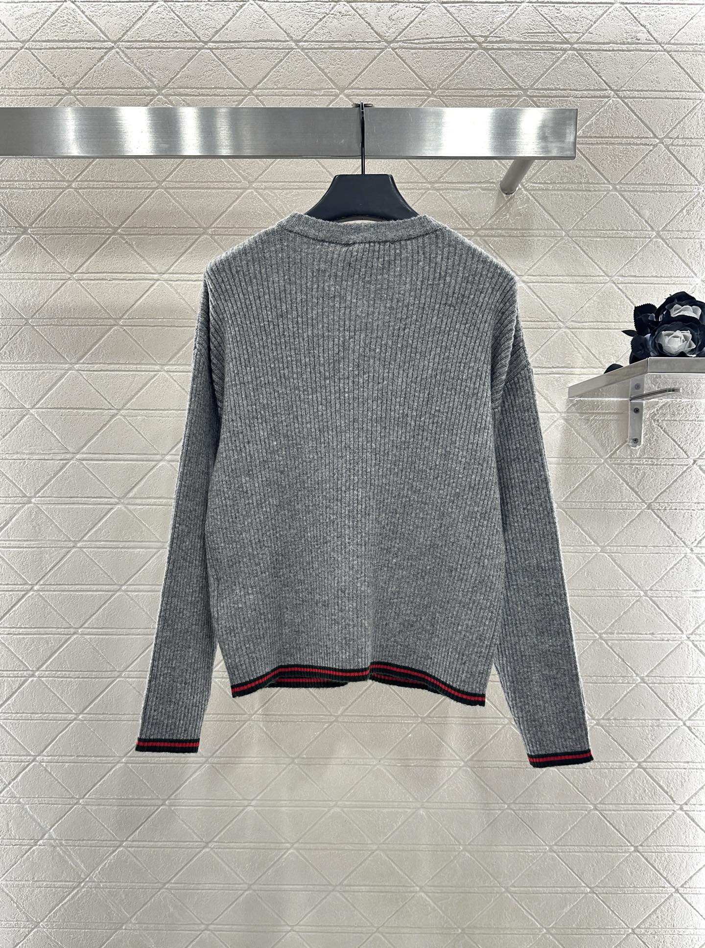 ♥Gucc*♥2025新品上架 撞色口袋针织开衫长裤套装定制YB羊毛纱线织造，质感高级，舒适柔软，V领针