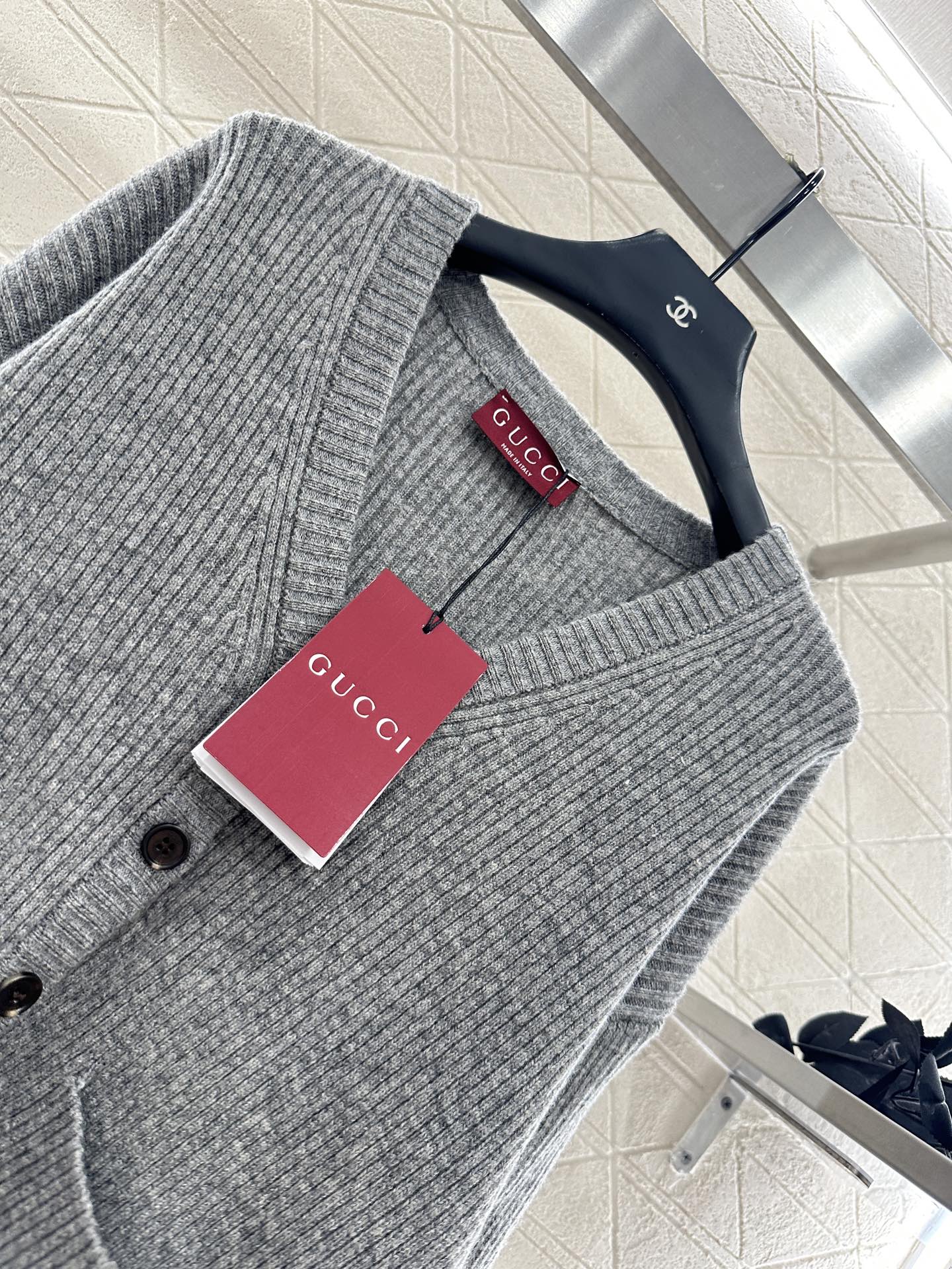 ♥Gucc*♥2025新品上架 撞色口袋针织开衫长裤套装定制YB羊毛纱线织造，质感高级，舒适柔软，V领针