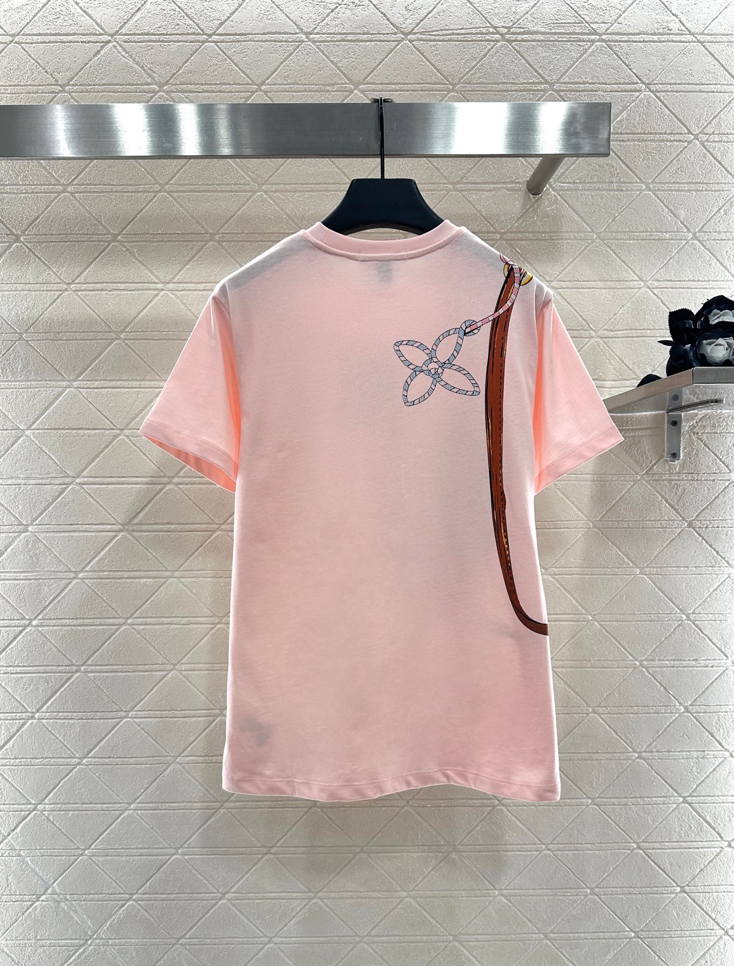 ♥Louis Vuitto*♥2025新品上架 粉色链条圆领印花𝑇𝑒𝑒定制YB斜纹全棉材质，透气舒适，质