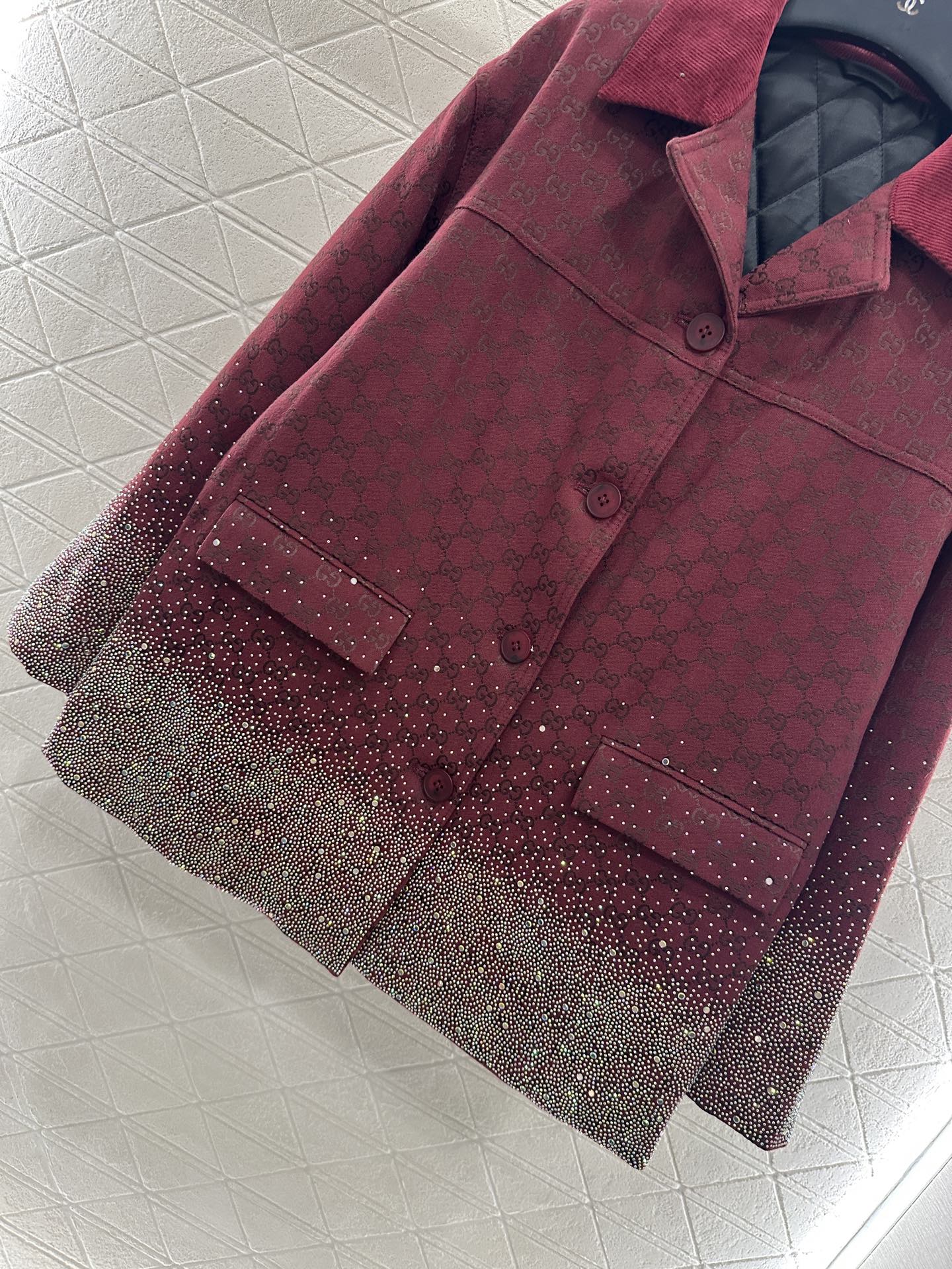 ♥Gucc*♥2025新品上架重工烫钻棉服外套短裙套装定制YB进口提花材质，质感高级，挺括有型，翻领廓形