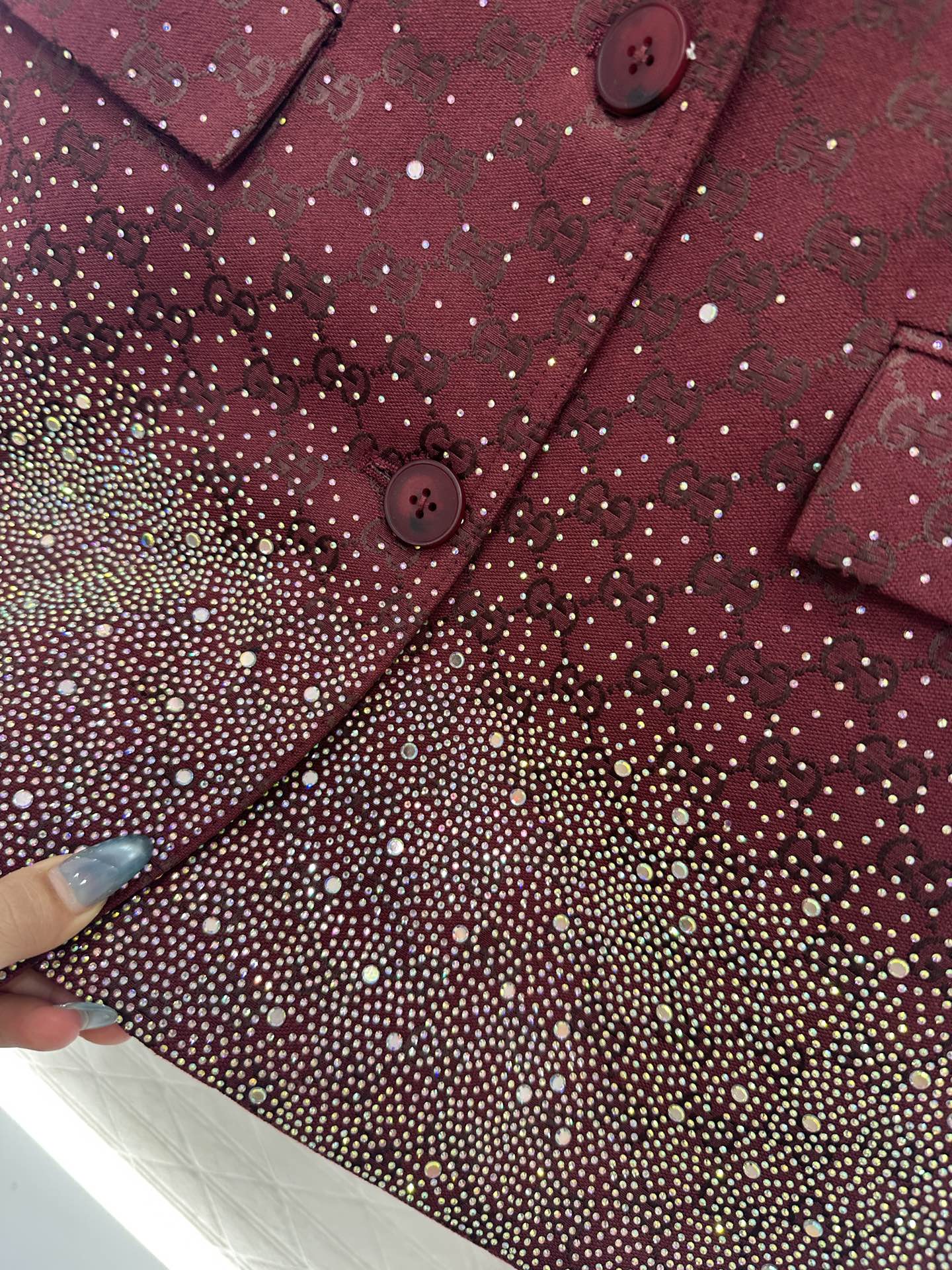 ♥Gucc*♥2025新品上架重工烫钻棉服外套短裙套装定制YB进口提花材质，质感高级，挺括有型，翻领廓形