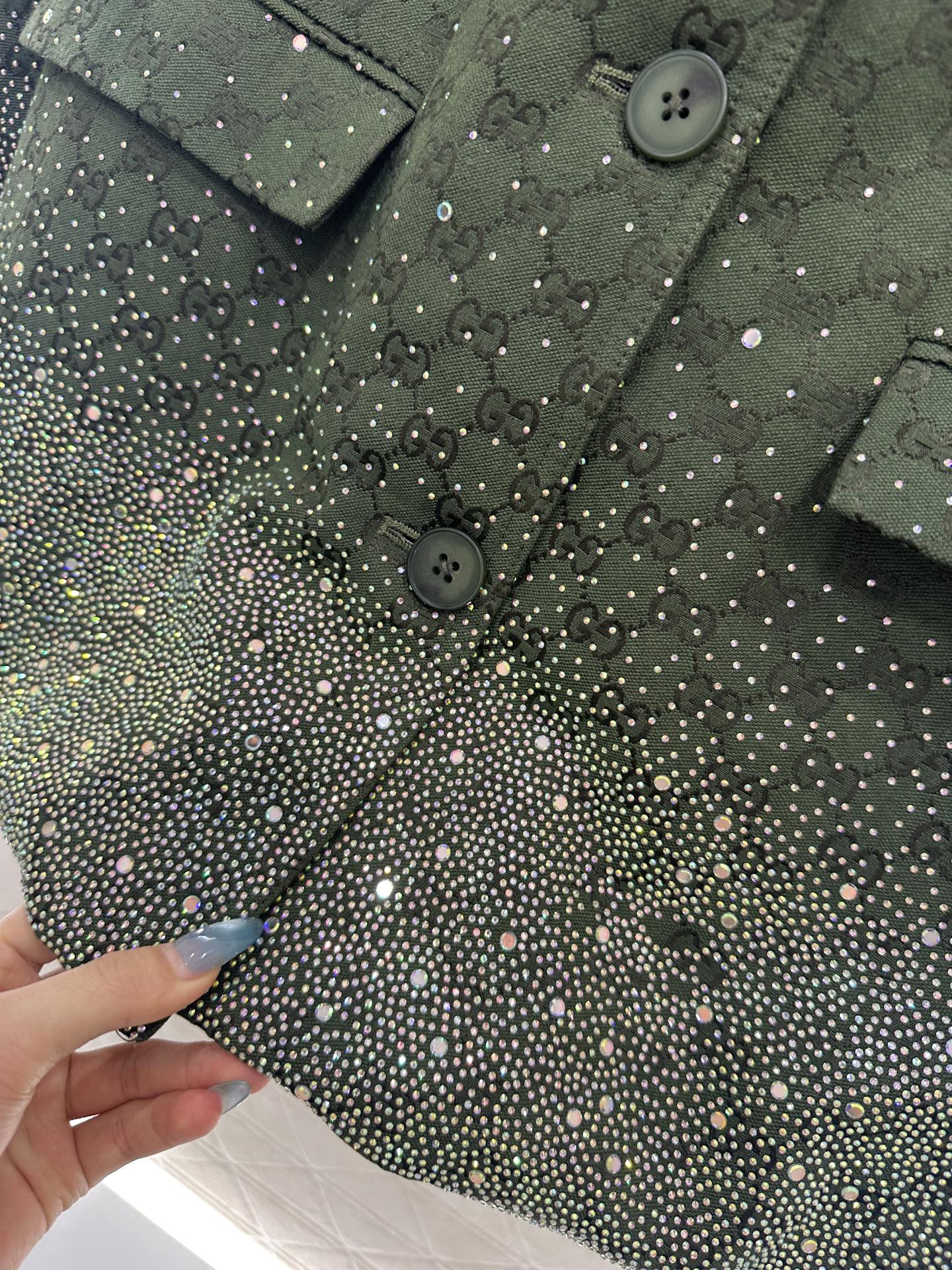 ♥Gucc*♥2025新品上架重工烫钻棉服外套短裙套装定制YB进口提花材质，质感高级，挺括有型，翻领廓形