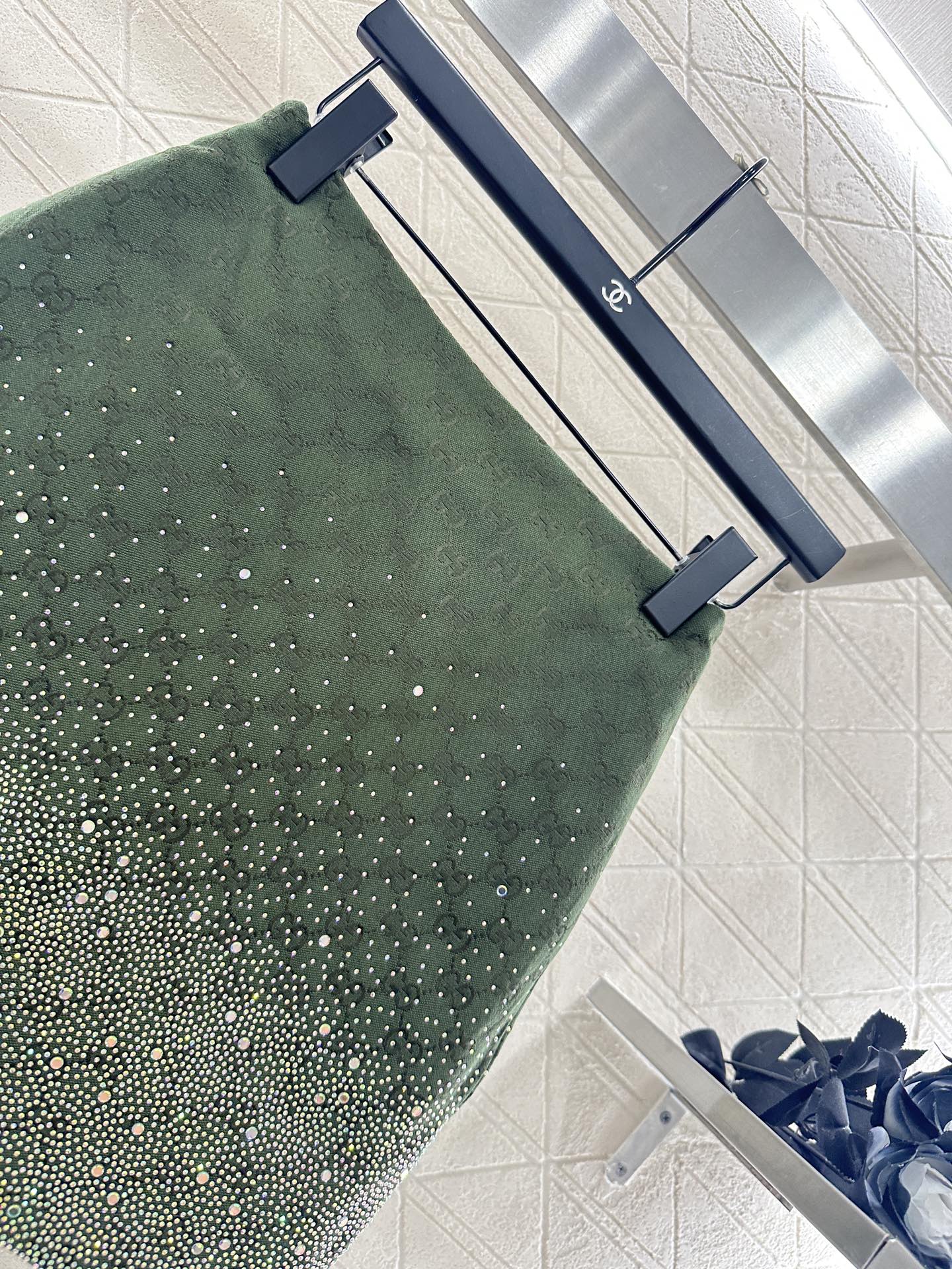 ♥Gucc*♥2025新品上架重工烫钻棉服外套短裙套装定制YB进口提花材质，质感高级，挺括有型，翻领廓形