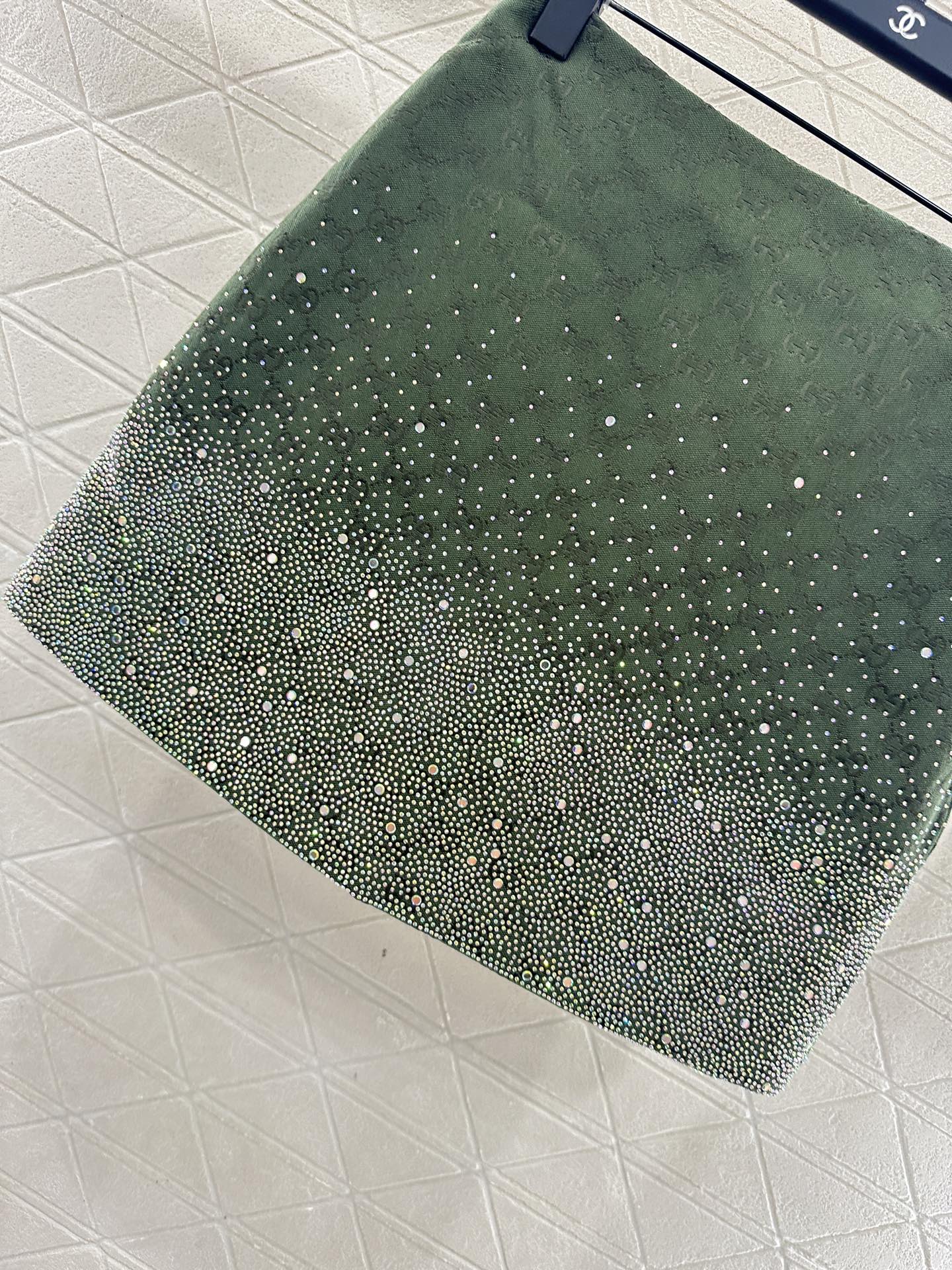 ♥Gucc*♥2025新品上架重工烫钻棉服外套短裙套装定制YB进口提花材质，质感高级，挺括有型，翻领廓形