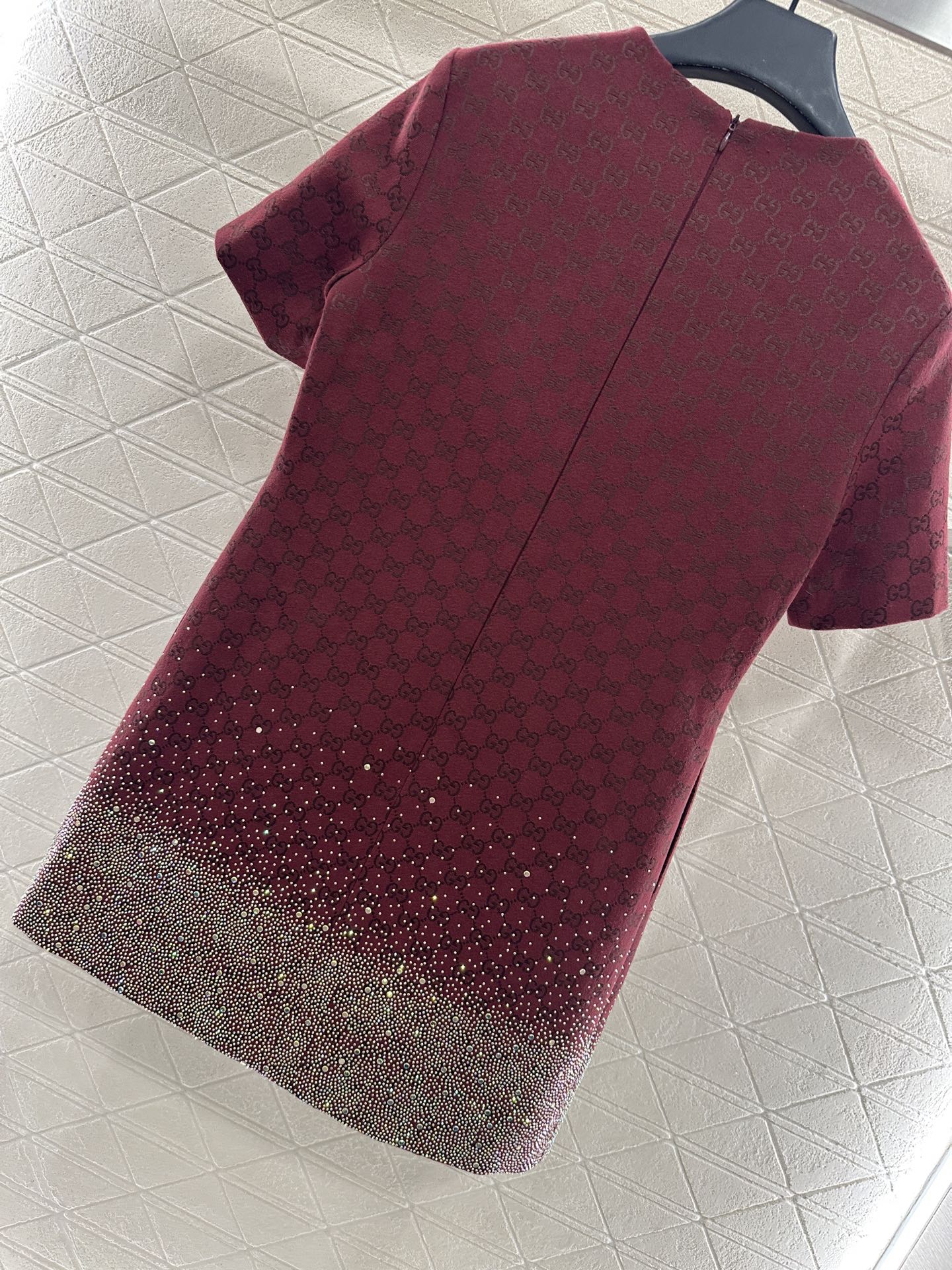 ♥Gucc*♥2025新品上架 重工烫钻提花连衣裙定制YB进口提花材质，质感高级，挺括有型，圆领短袖连衣