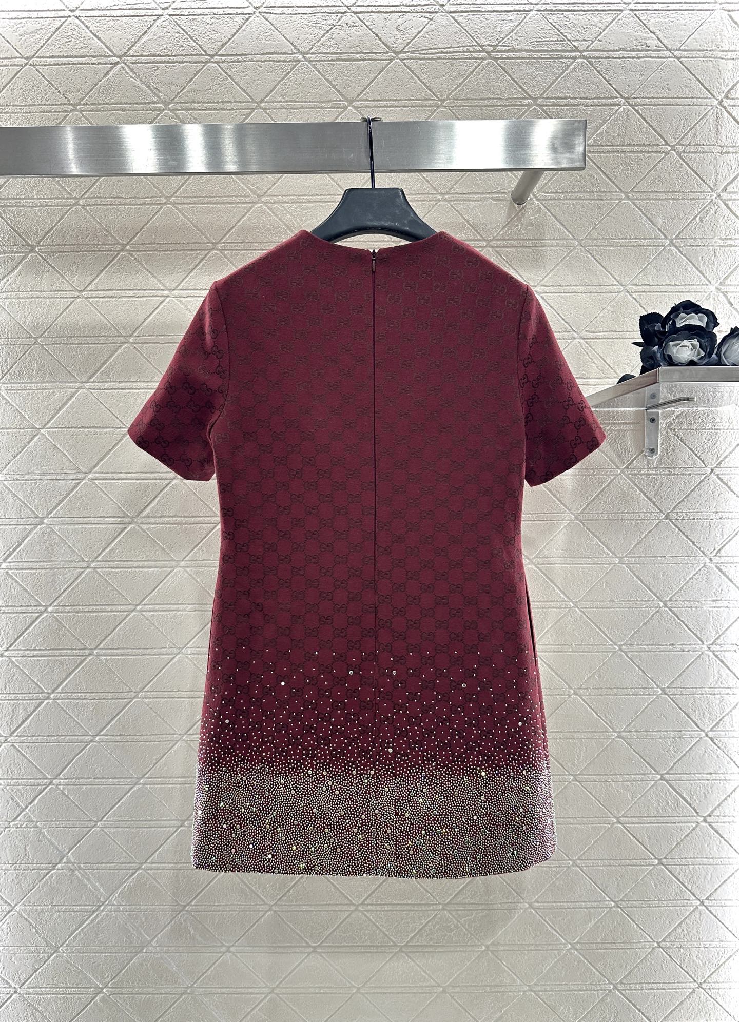 ♥Gucc*♥2025新品上架 重工烫钻提花连衣裙定制YB进口提花材质，质感高级，挺括有型，圆领短袖连衣