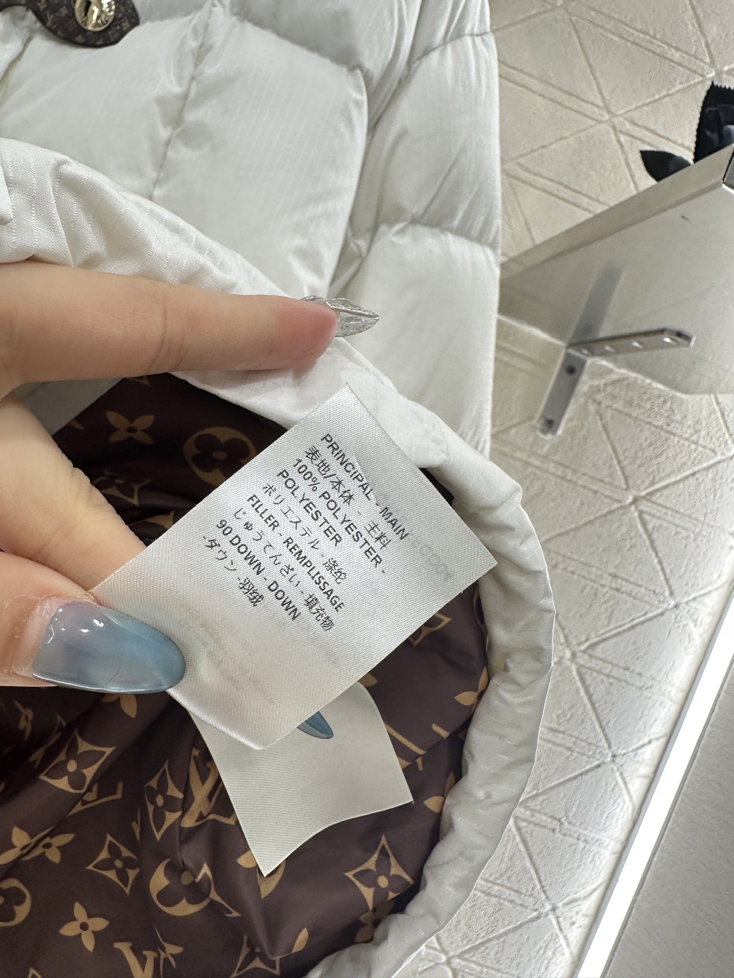 ♥Louis vuitto*♥2025新品上架 立领皮扣中长款羽绒外套定制YB防风防水尼龙材质，羽绒填充