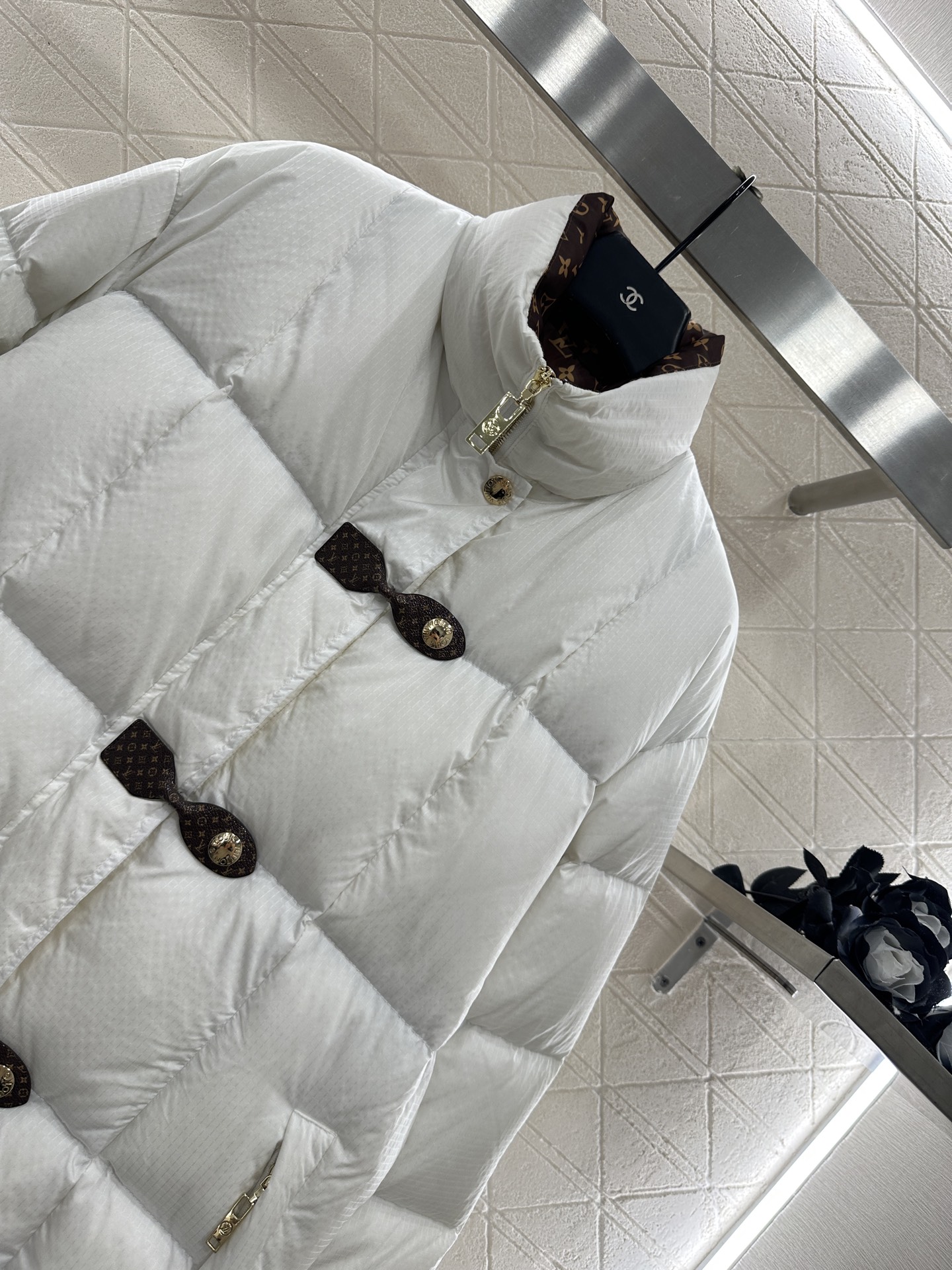 ♥Louis vuitto*♥2025新品上架 立领皮扣中长款羽绒外套定制YB防风防水尼龙材质，羽绒填充