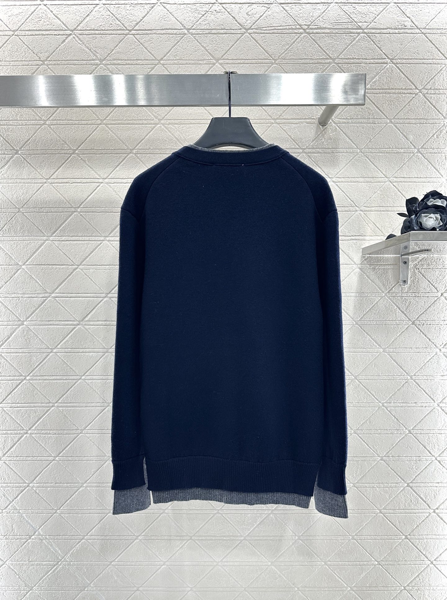 ♥Miumi*♥2025新品上架 撞色假两件针织开衫定制YB羊绒羊毛纱线织造，亲肤舒适，柔软有质感，V领