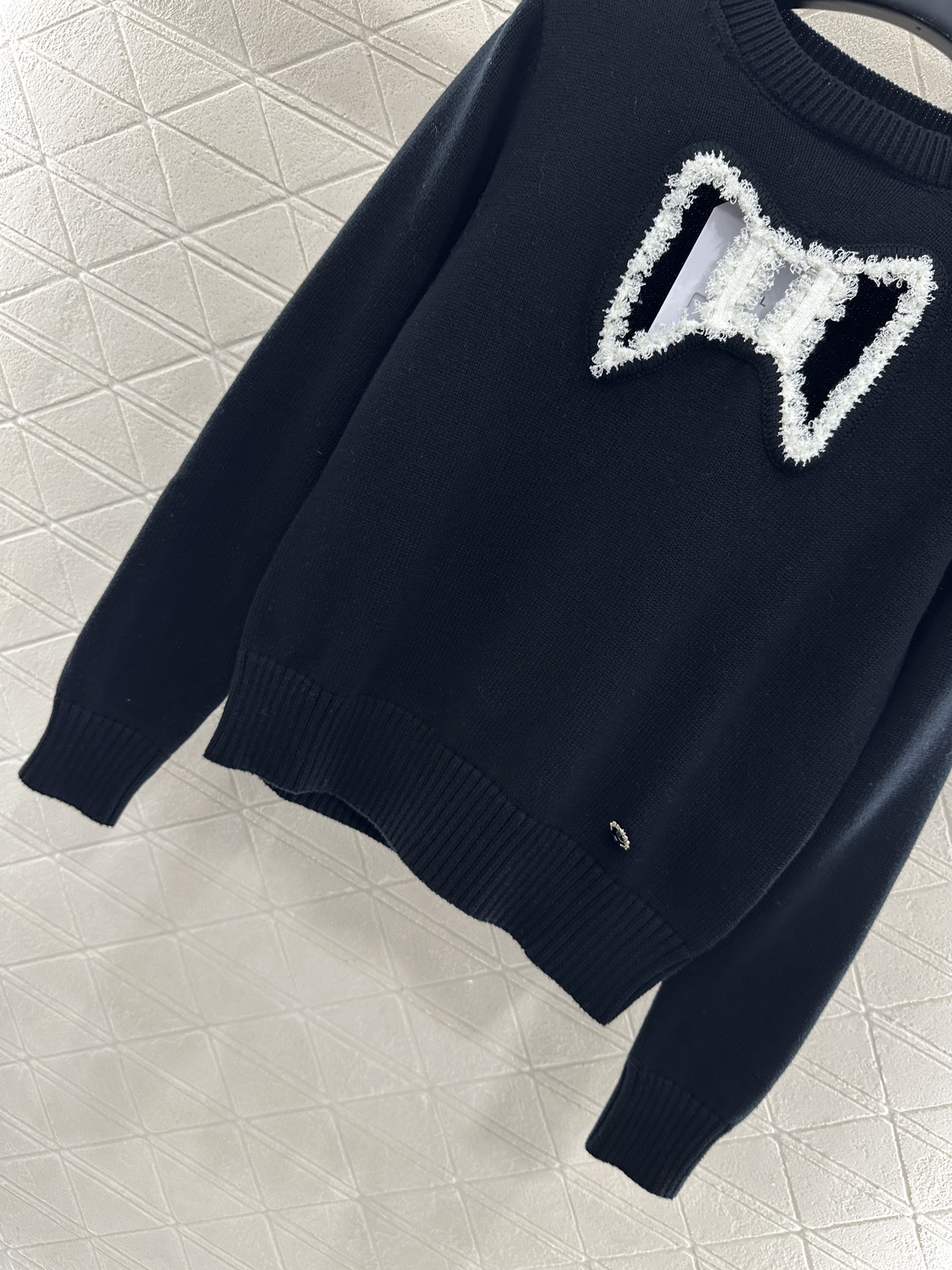 ♥Chane*♥2025新品上架 圆领镂空蝴蝶结针织长袖定制YB羊毛纱线织造，亲肤柔软，透气舒适，常规套