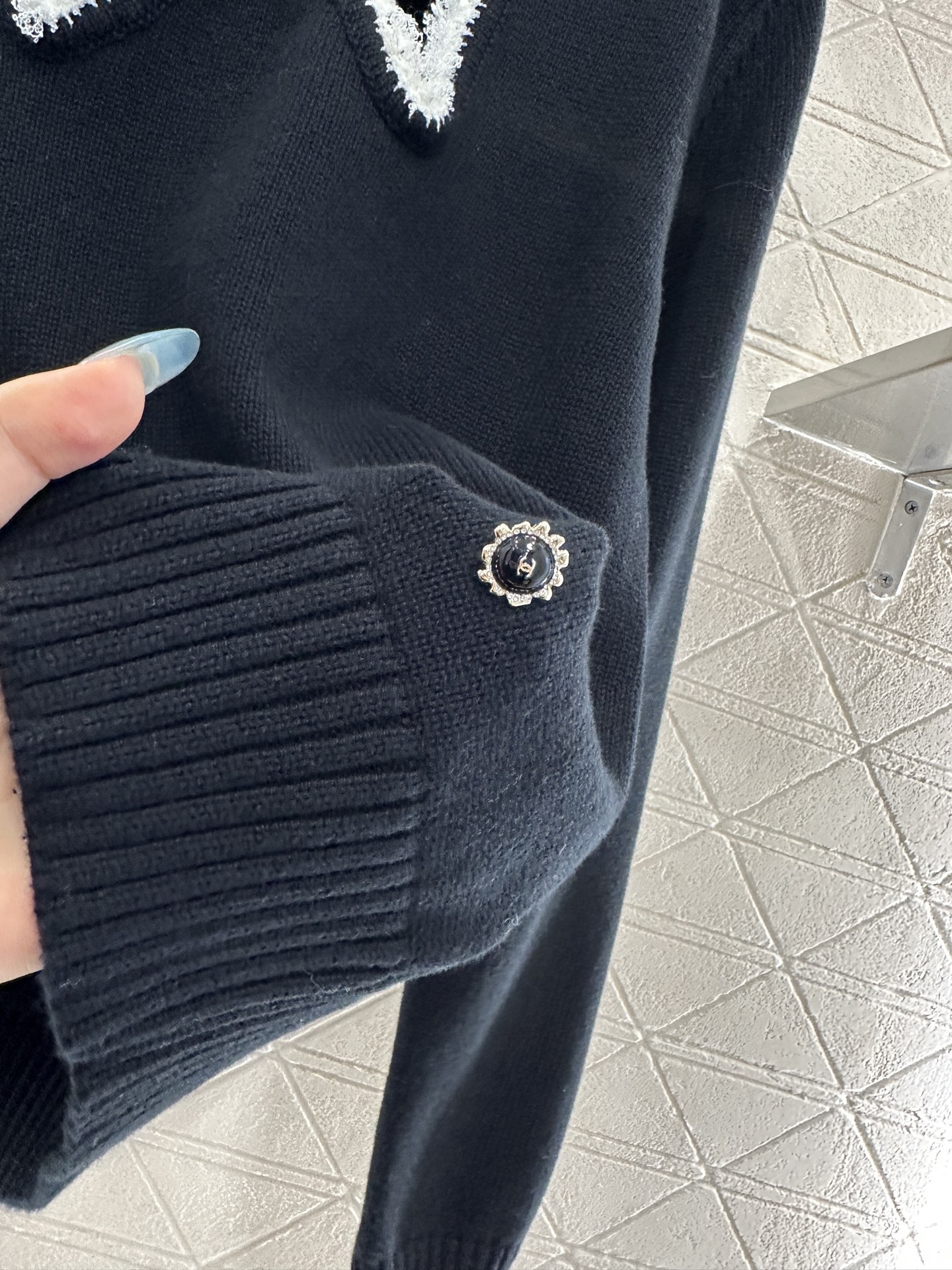 ♥Chane*♥2025新品上架 圆领镂空蝴蝶结针织长袖定制YB羊毛纱线织造，亲肤柔软，透气舒适，常规套