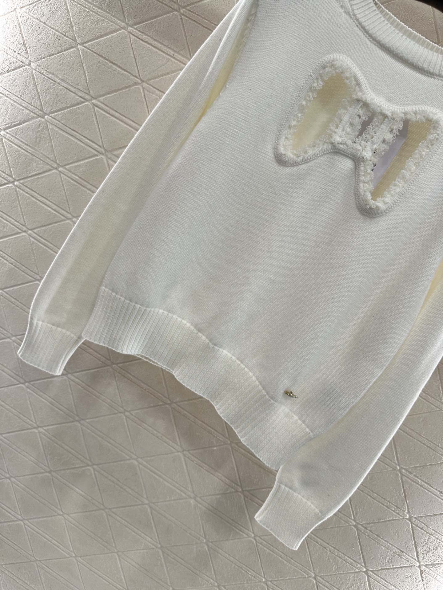 ♥Chane*♥2025新品上架 圆领镂空蝴蝶结针织长袖定制YB羊毛纱线织造，亲肤柔软，透气舒适，常规套