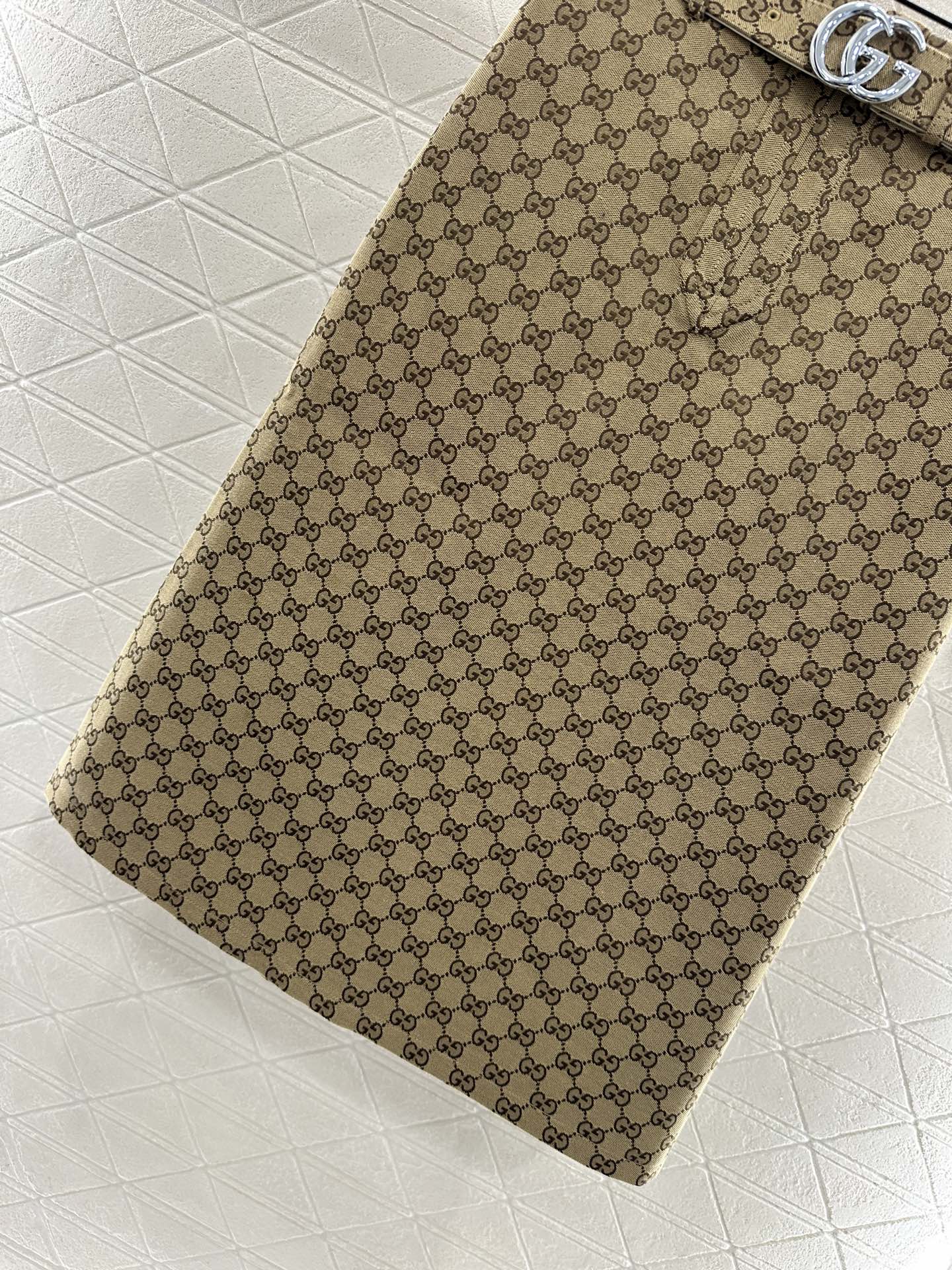 ♥Gucc*♥2025新品上架 提花腰带中长半裙定制YB进口提花材质，质感高级，挺括有型，高腰系扣直筒半