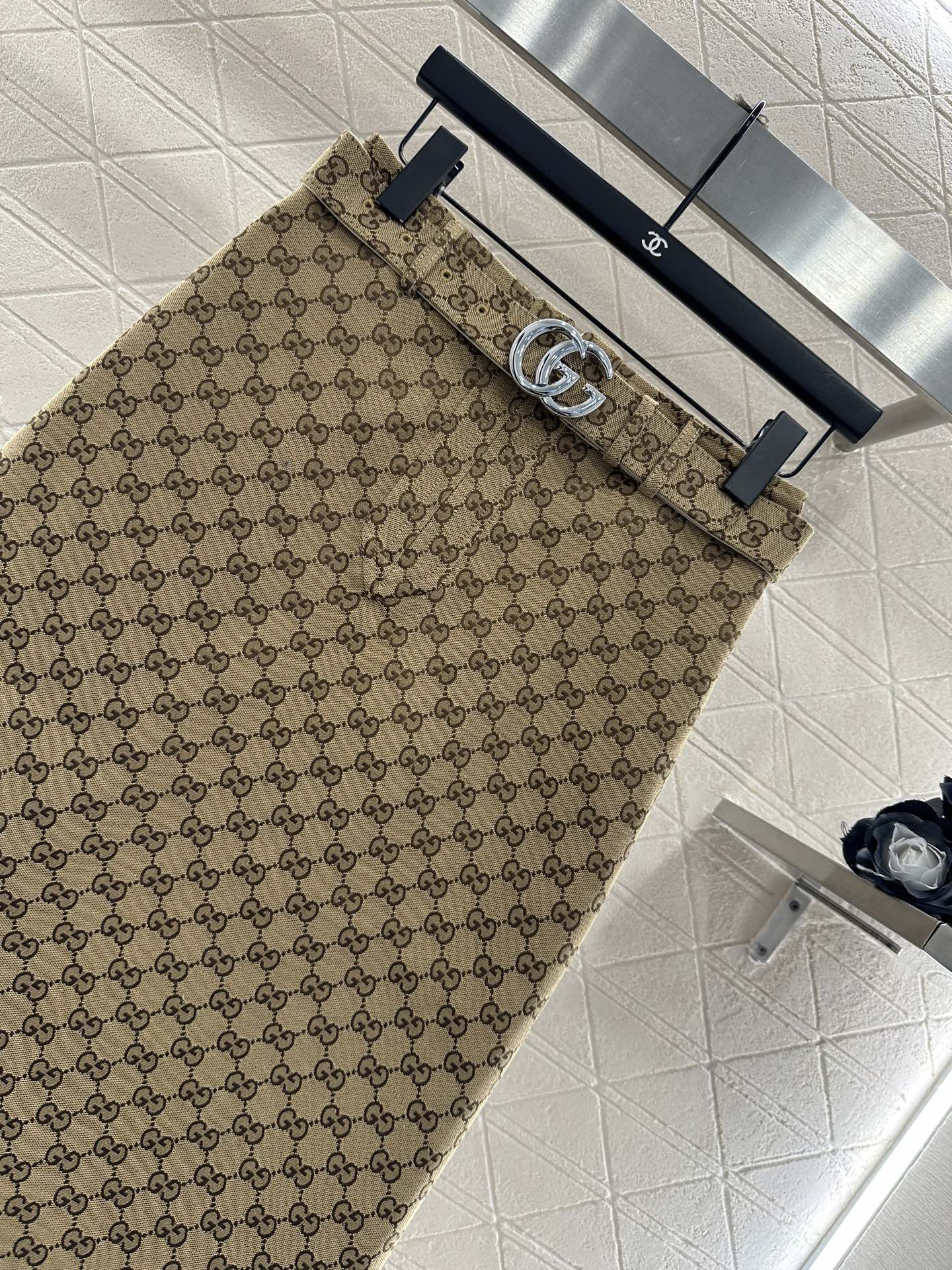 ♥Gucc*♥2025新品上架 提花腰带中长半裙定制YB进口提花材质，质感高级，挺括有型，高腰系扣直筒半