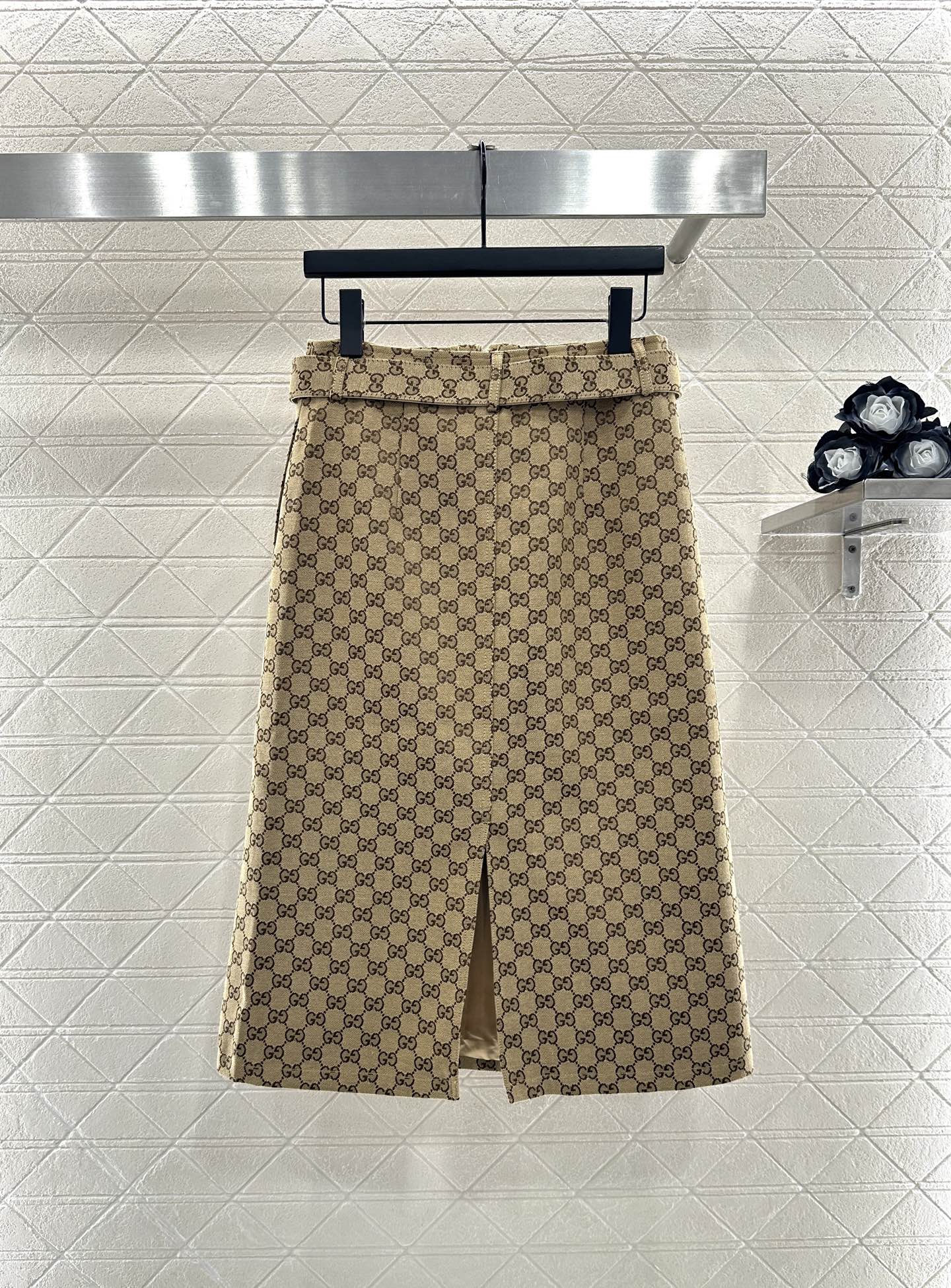 ♥Gucc*♥2025新品上架 提花腰带中长半裙定制YB进口提花材质，质感高级，挺括有型，高腰系扣直筒半