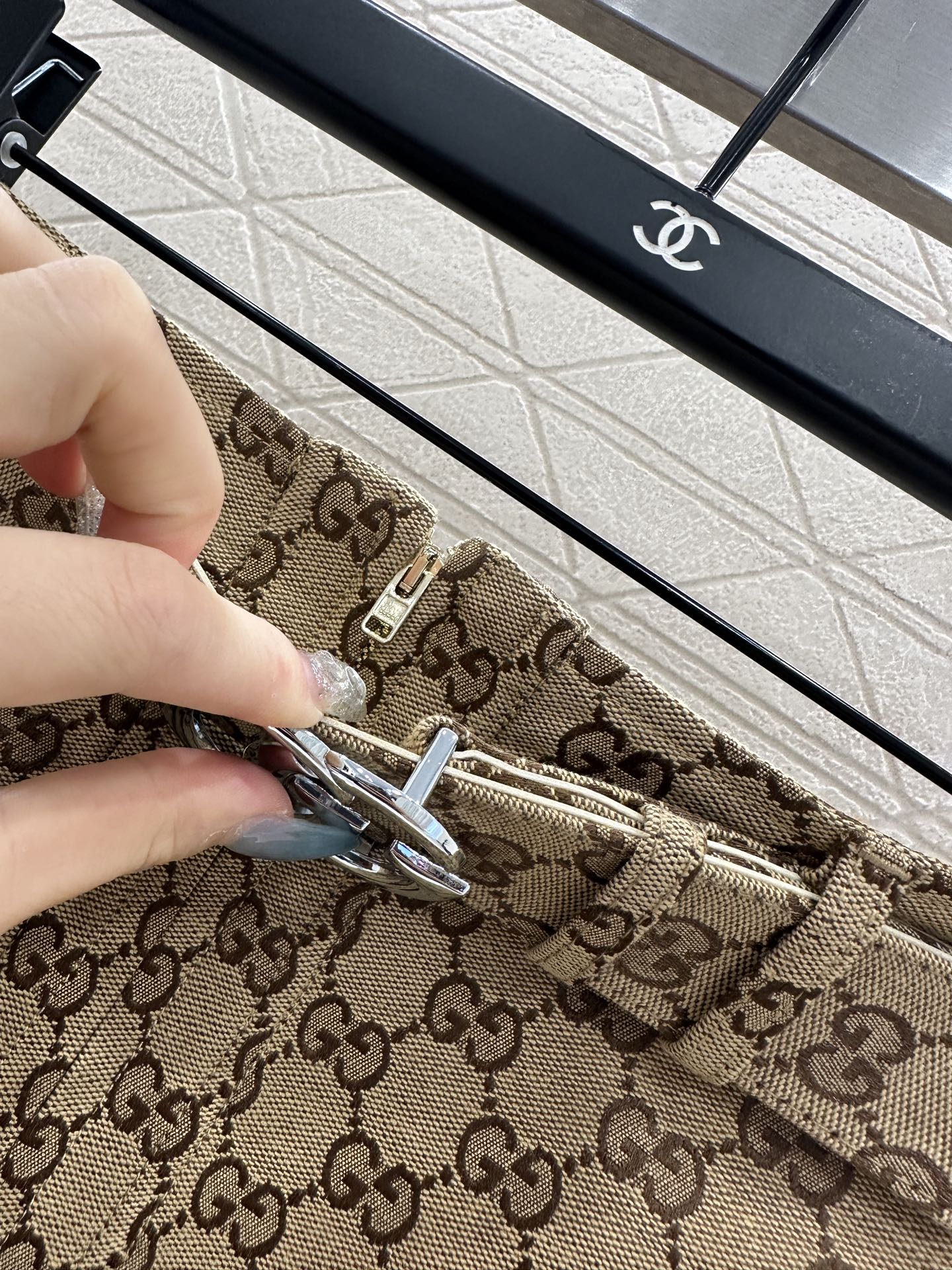 ♥Gucc*♥2025新品上架 提花腰带中长半裙定制YB进口提花材质，质感高级，挺括有型，高腰系扣直筒半