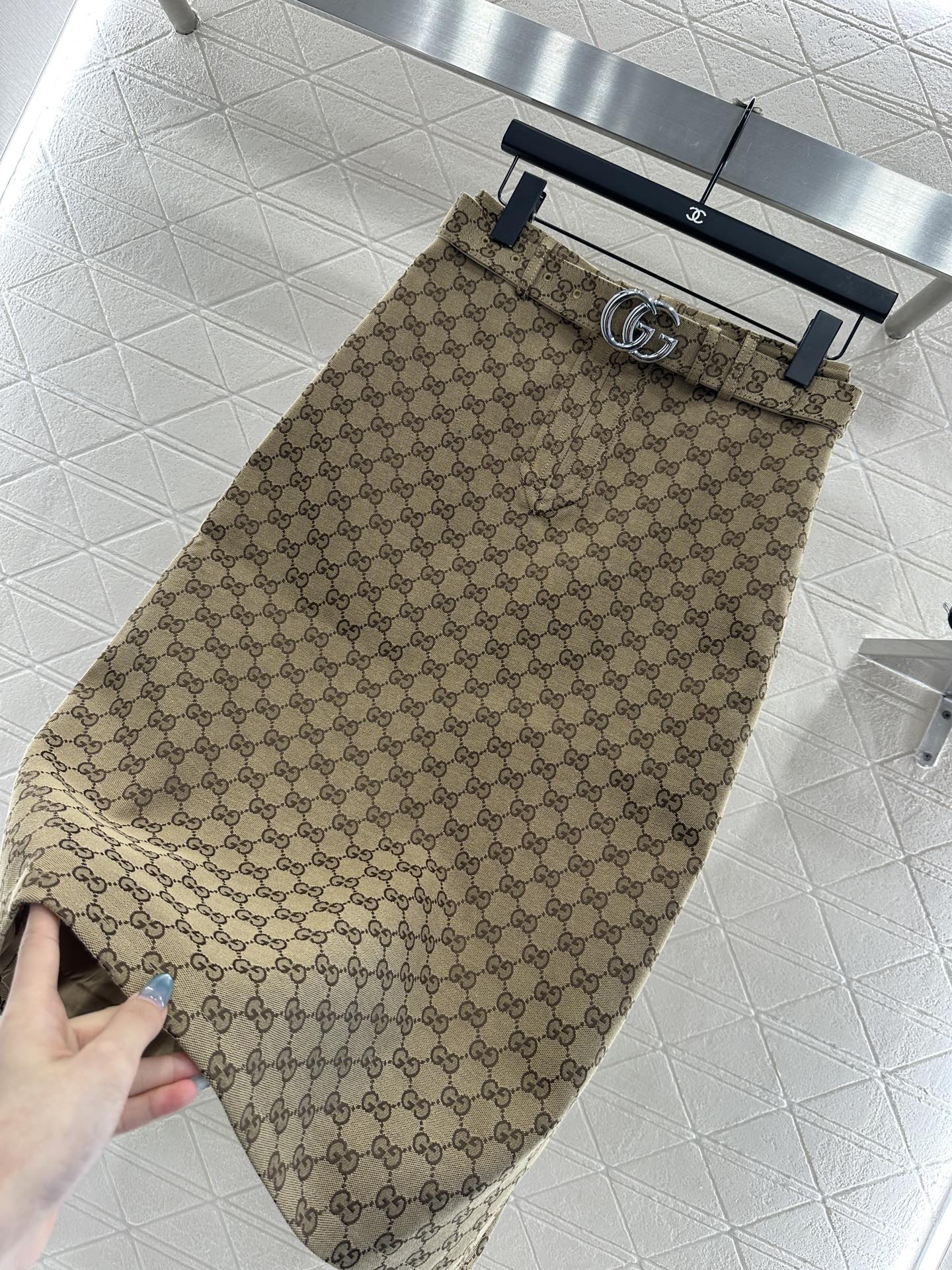 ♥Gucc*♥2025新品上架 提花腰带中长半裙定制YB进口提花材质，质感高级，挺括有型，高腰系扣直筒半