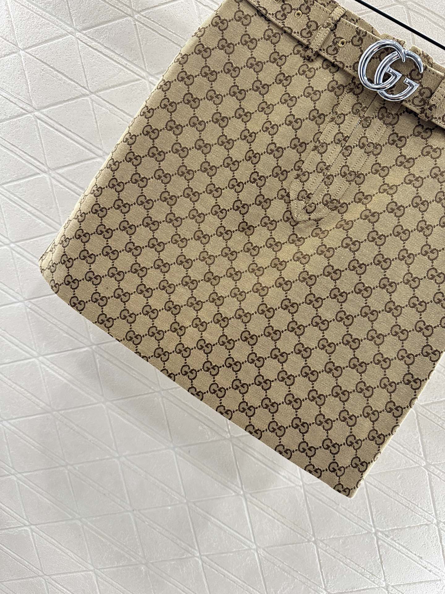 ♥Gucc*♥2025新品上架 提花腰带短裙定制YB进口提花材质，质感高级，挺括有型，高腰系扣直筒短裙，