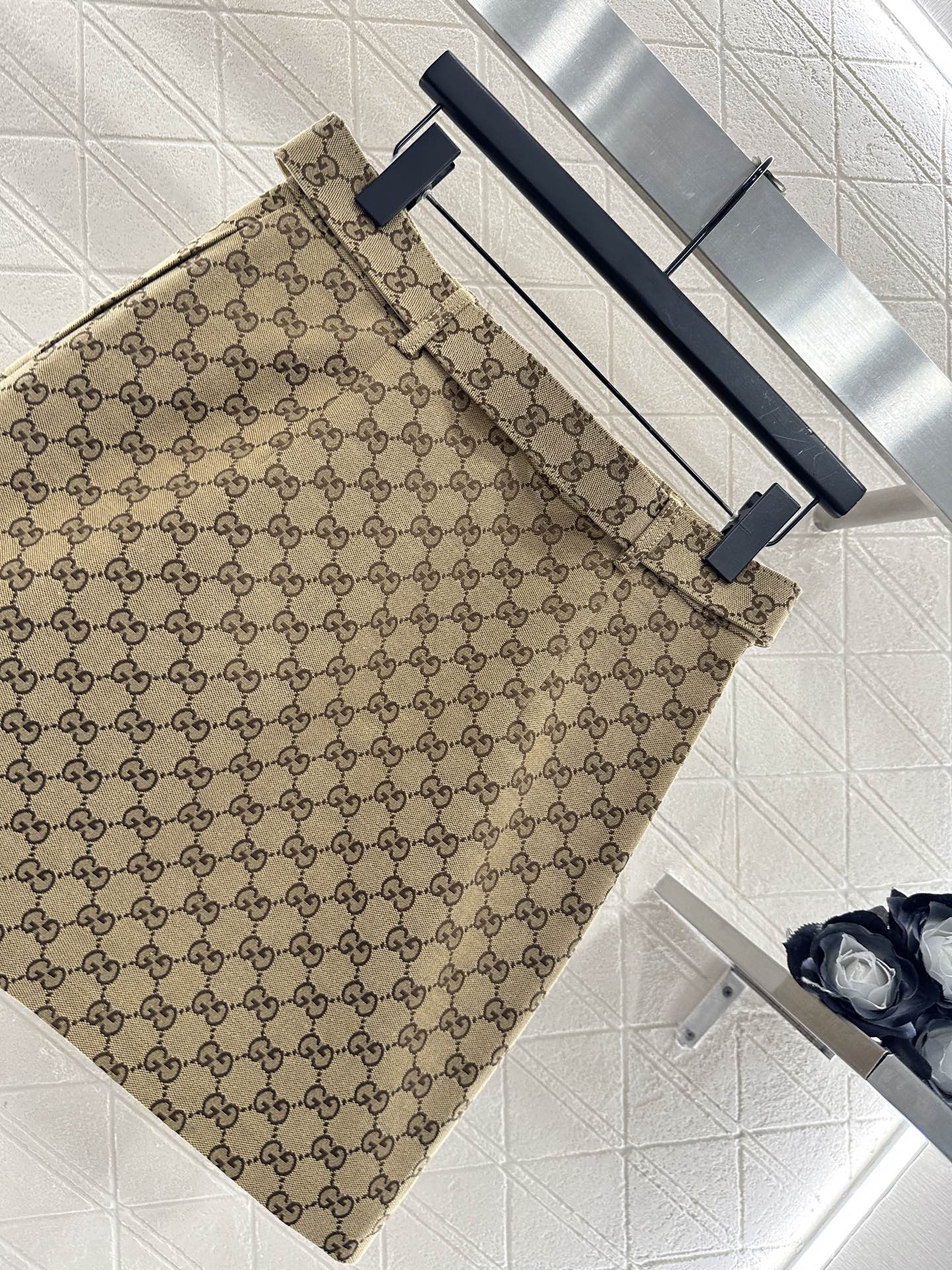 ♥Gucc*♥2025新品上架 提花腰带短裙定制YB进口提花材质，质感高级，挺括有型，高腰系扣直筒短裙，