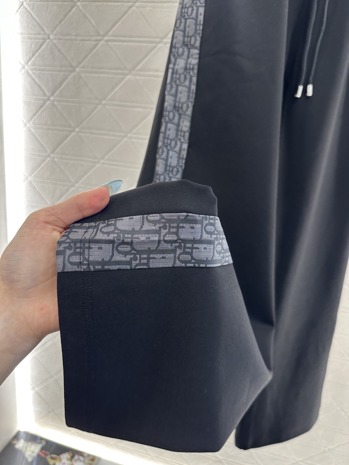 ♥Dio*♥2025新品上架 连帽外套长裤套装定制YB进口天丝棉材质，质感光泽，舒适垂顺，连帽拉链开襟外