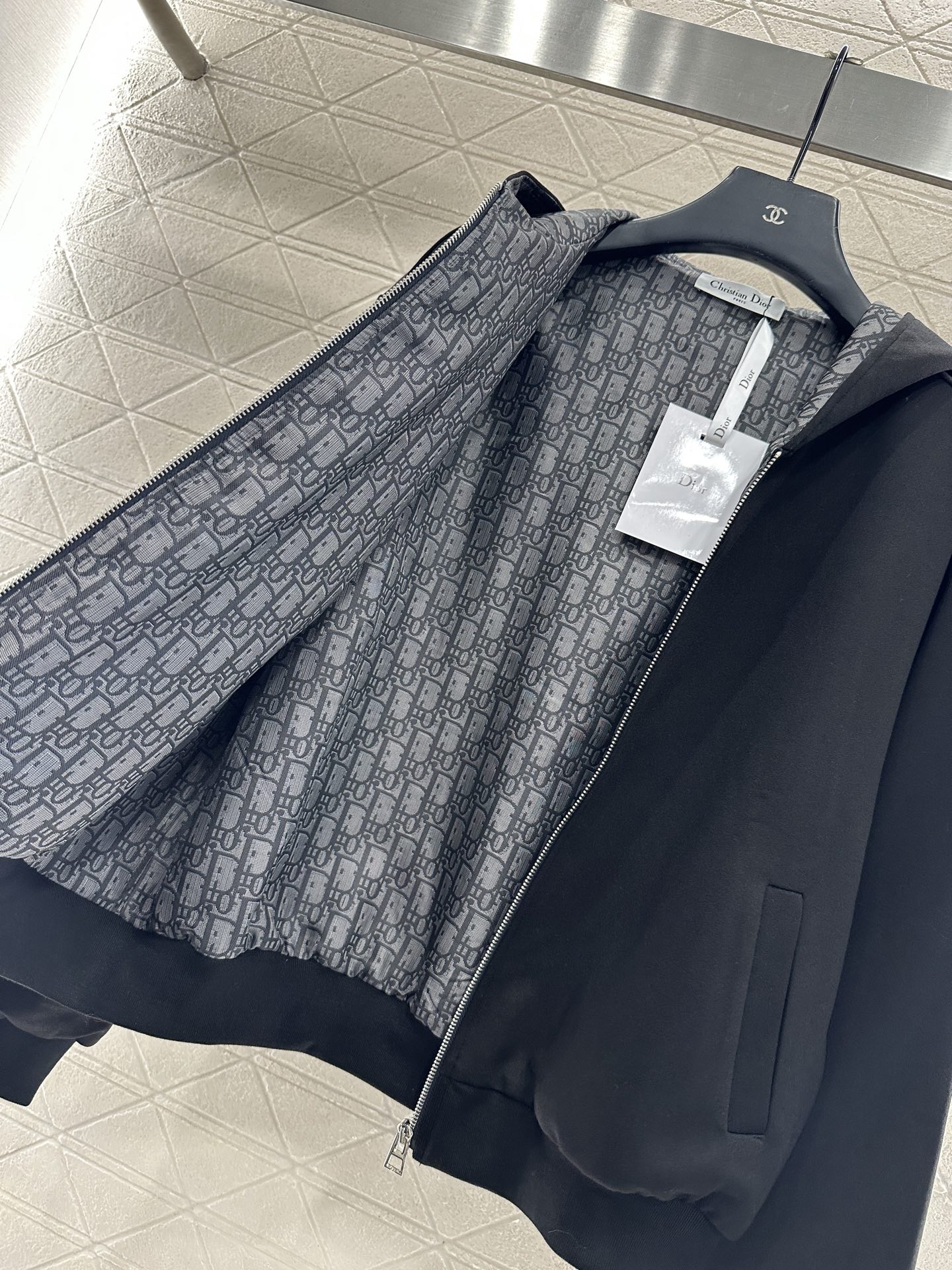 ♥Dio*♥2025新品上架 连帽外套长裤套装定制YB进口天丝棉材质，质感光泽，舒适垂顺，连帽拉链开襟外