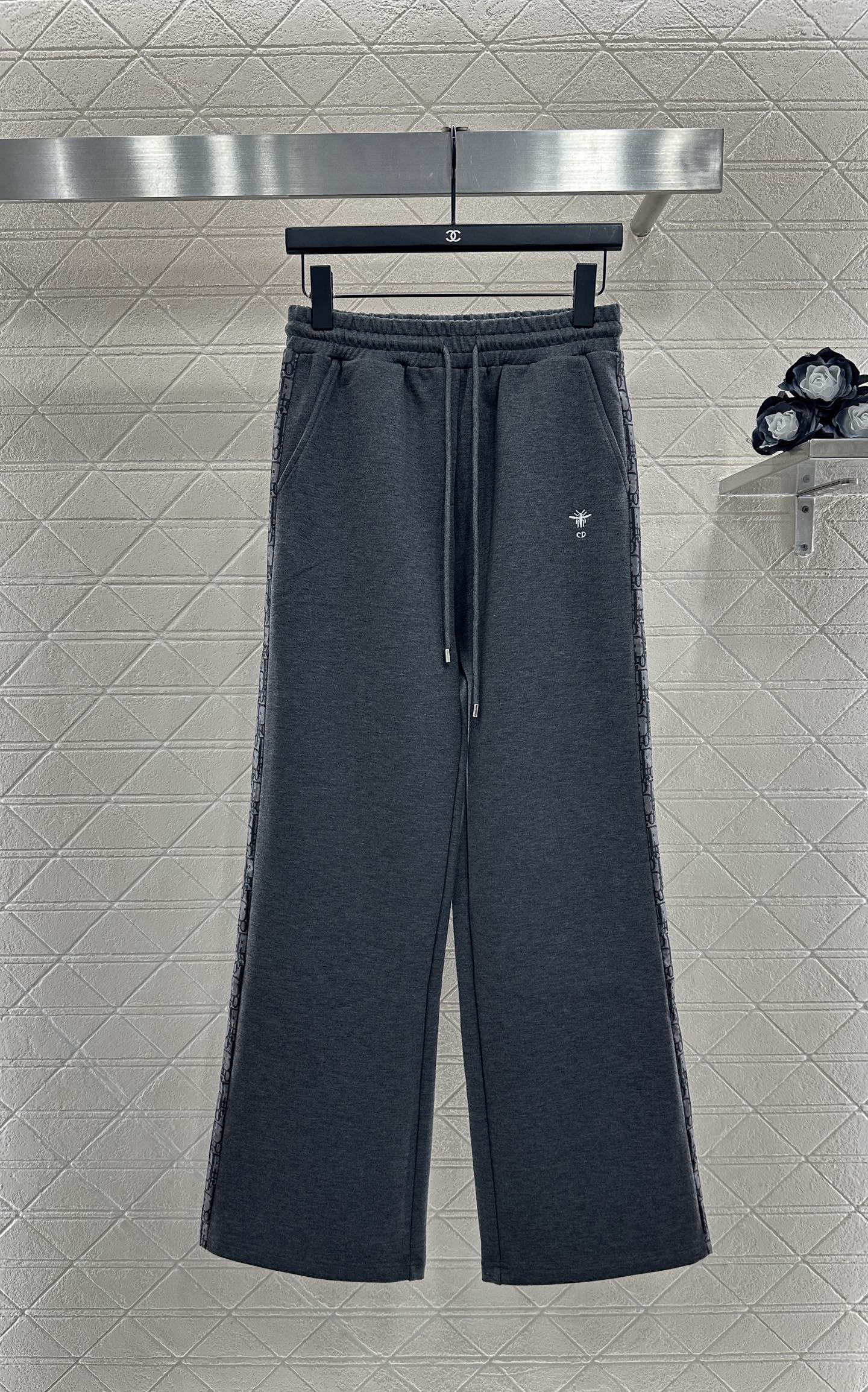 ♥Dio*♥2025新品上架 连帽外套长裤套装定制YB进口天丝棉材质，质感光泽，舒适垂顺，连帽拉链开襟外