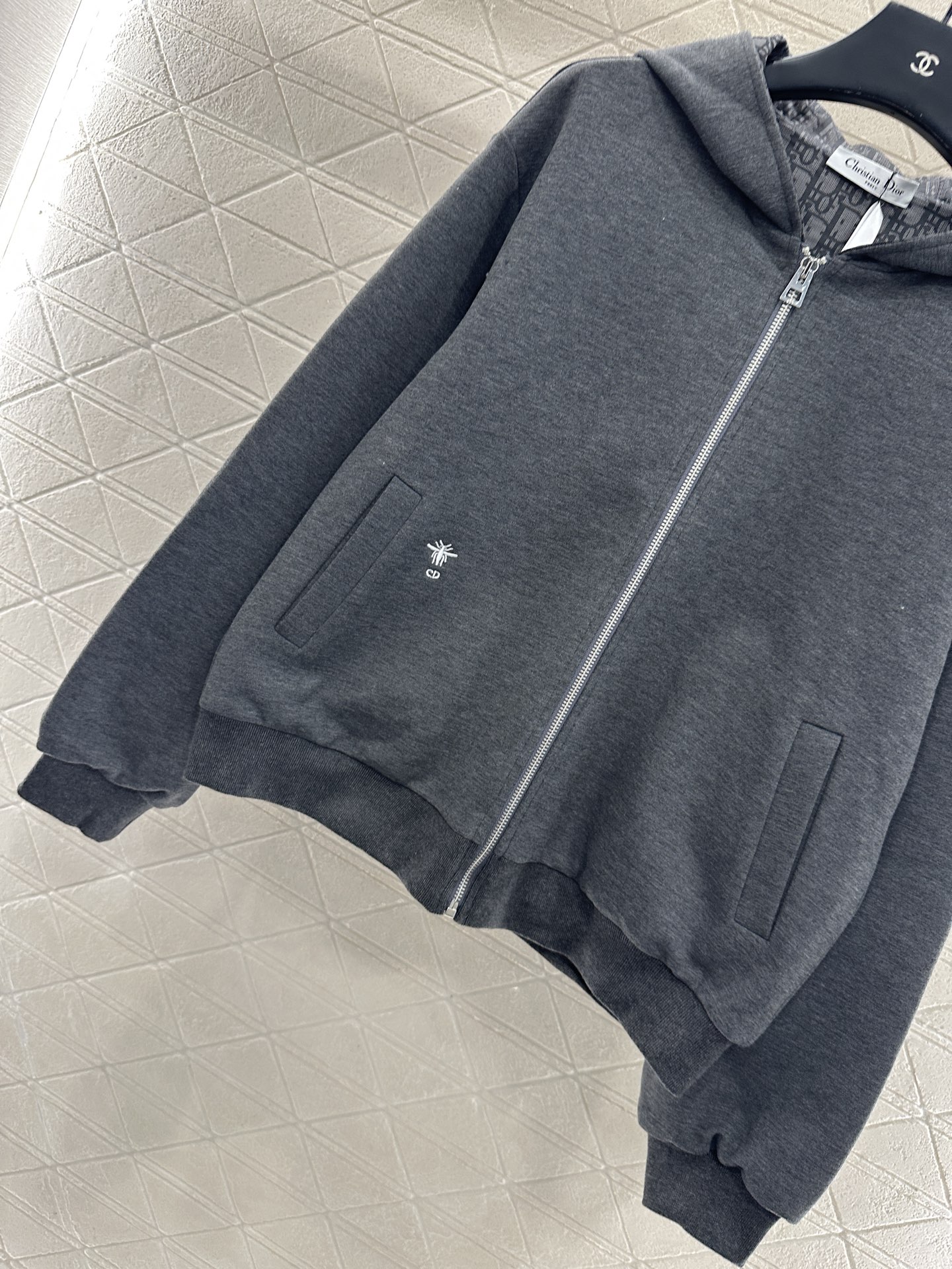 ♥Dio*♥2025新品上架 连帽外套长裤套装定制YB进口天丝棉材质，质感光泽，舒适垂顺，连帽拉链开襟外