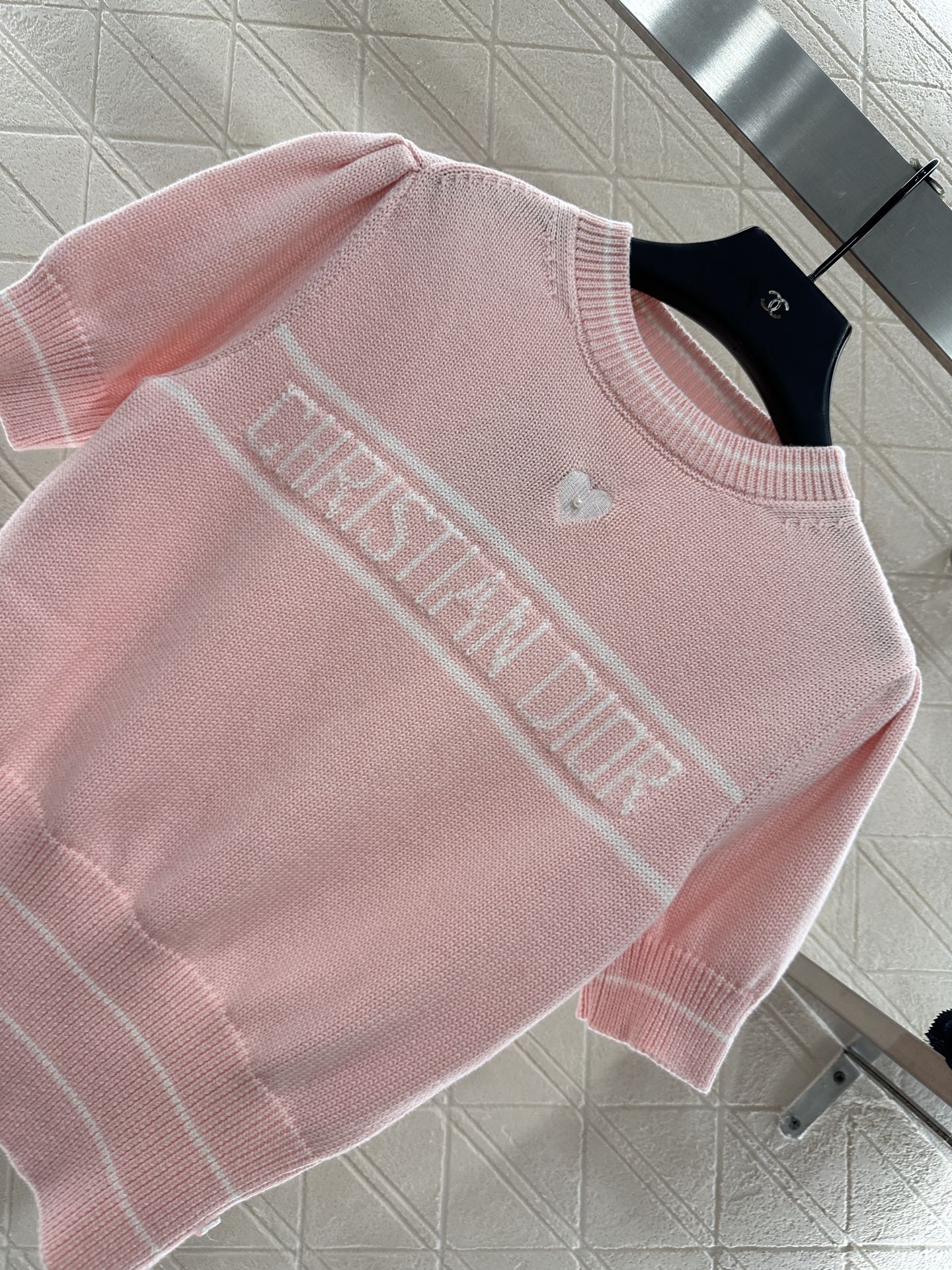 ♥Dio*♥2025新品上架 珍珠字母针织泡泡短袖定制YB羊毛纱线织造，柔软舒适，洋气显瘦，圆领泡泡袖耸