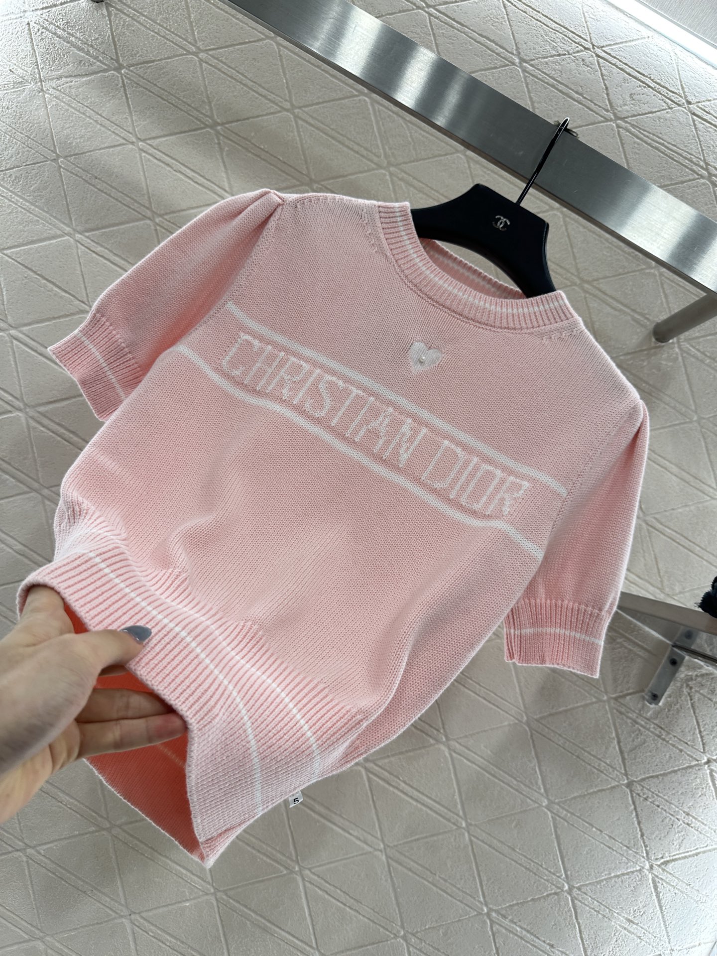 ♥Dio*♥2025新品上架 珍珠字母针织泡泡短袖定制YB羊毛纱线织造，柔软舒适，洋气显瘦，圆领泡泡袖耸