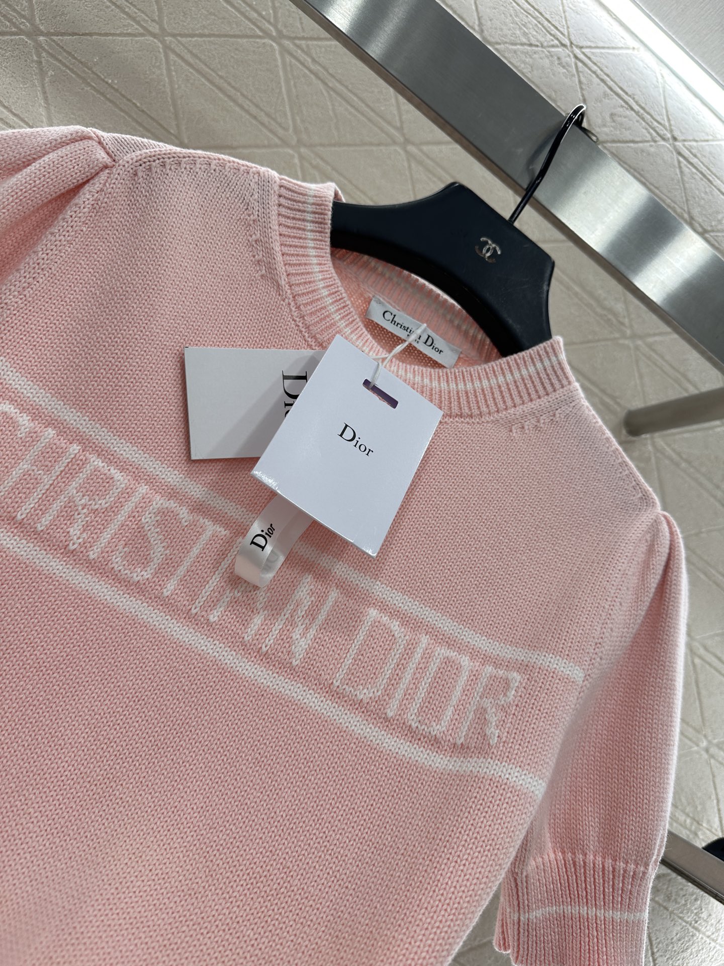 ♥Dio*♥2025新品上架 珍珠字母针织泡泡短袖定制YB羊毛纱线织造，柔软舒适，洋气显瘦，圆领泡泡袖耸