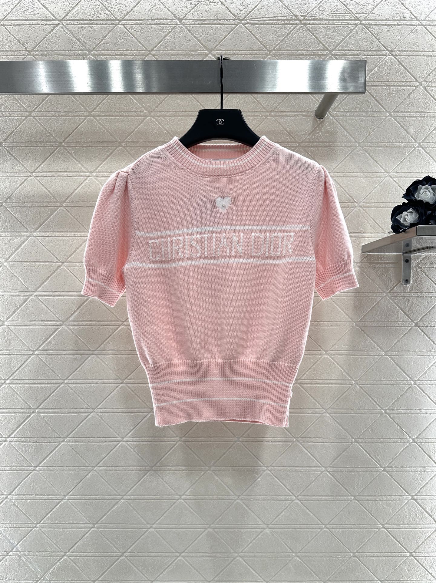 ♥Dio*♥2025新品上架 珍珠字母针织泡泡短袖定制YB羊毛纱线织造，柔软舒适，洋气显瘦，圆领泡泡袖耸