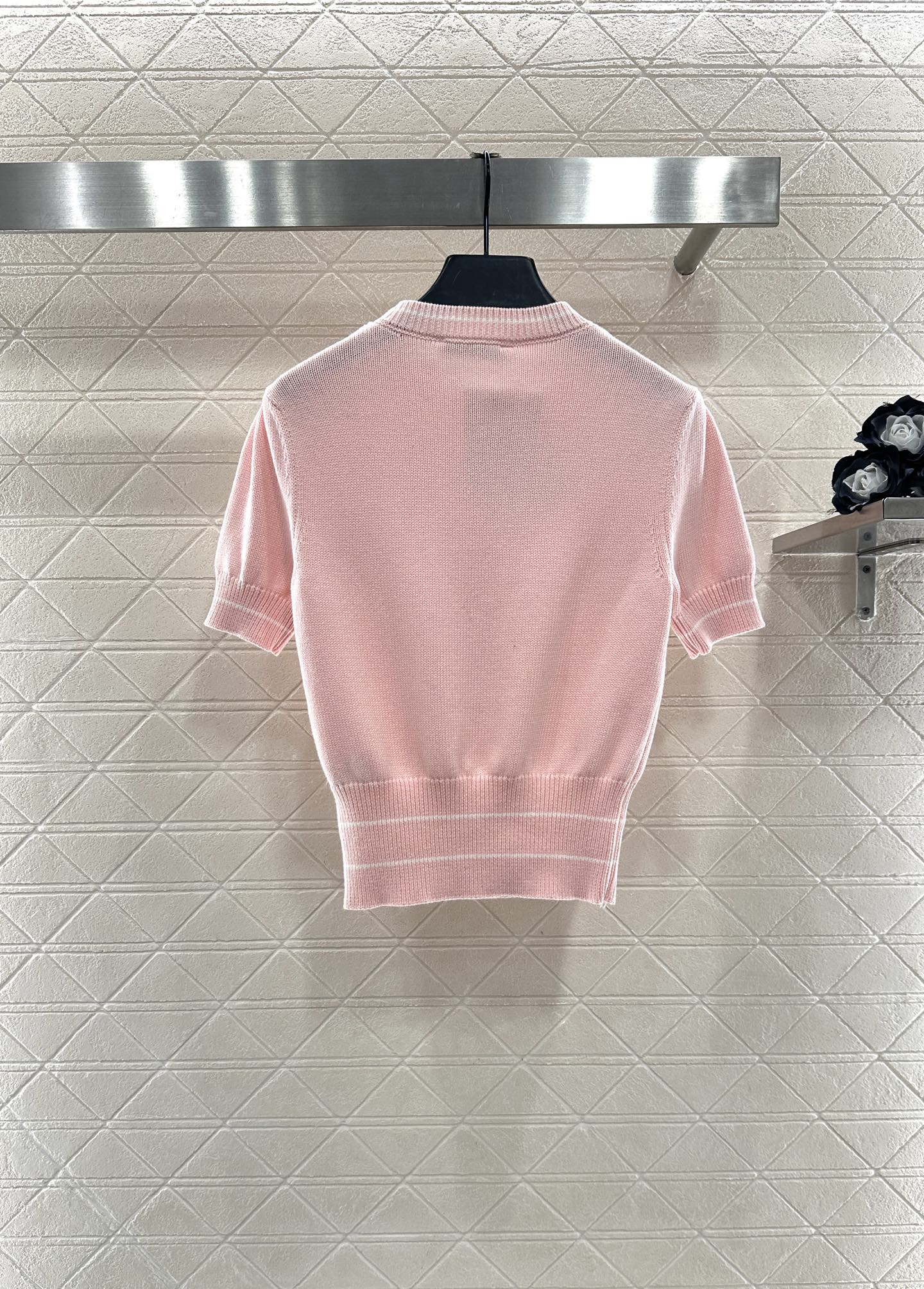 ♥Dio*♥2025新品上架 珍珠字母针织泡泡短袖定制YB羊毛纱线织造，柔软舒适，洋气显瘦，圆领泡泡袖耸