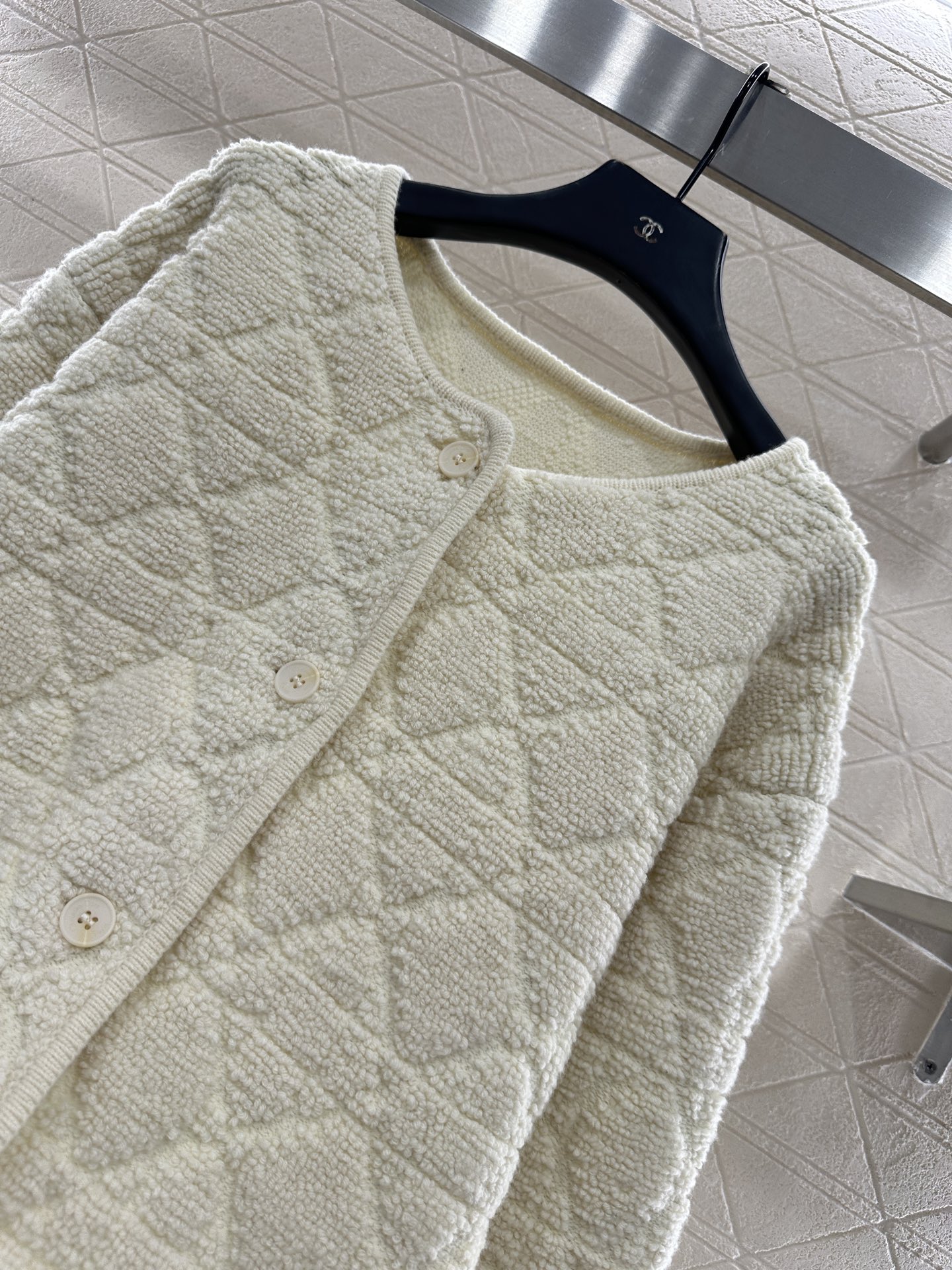 ♥Dio*♥2025新品上架 藤格纹提花开衫外套定制YB羊毛针织材质，舒适保暖，质感上乘，圆领系扣针织开